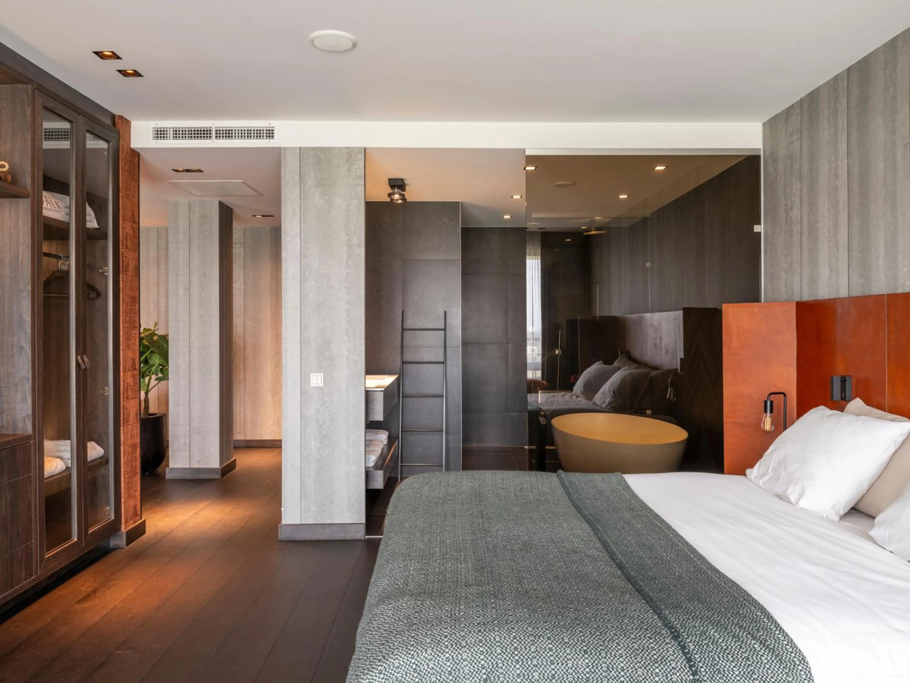 Photo of the whole room, Bed in Van Der Valk Hotel Zwolle