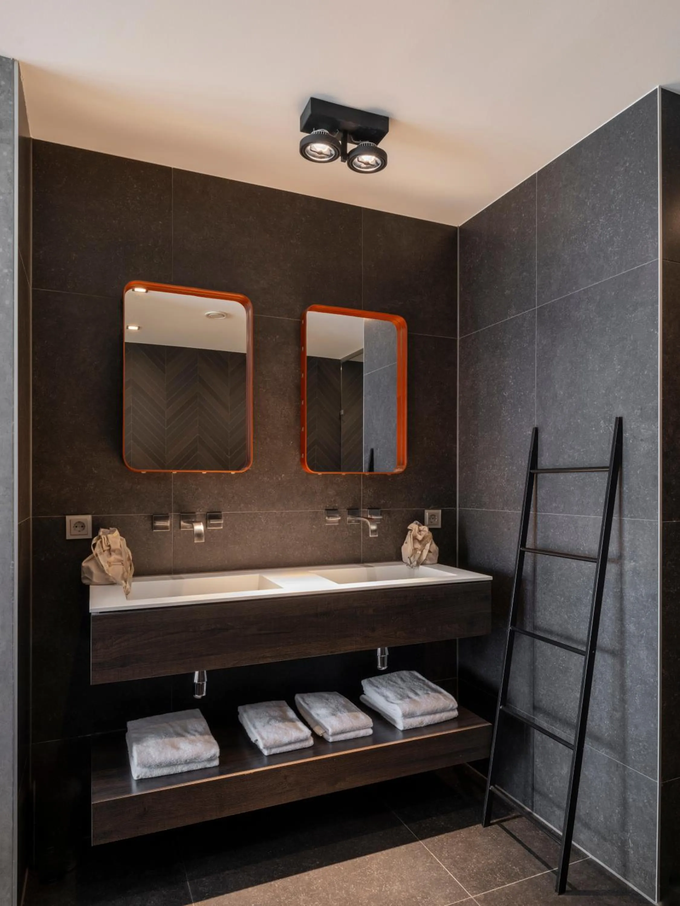 Bathroom, Bed in Van Der Valk Hotel Zwolle