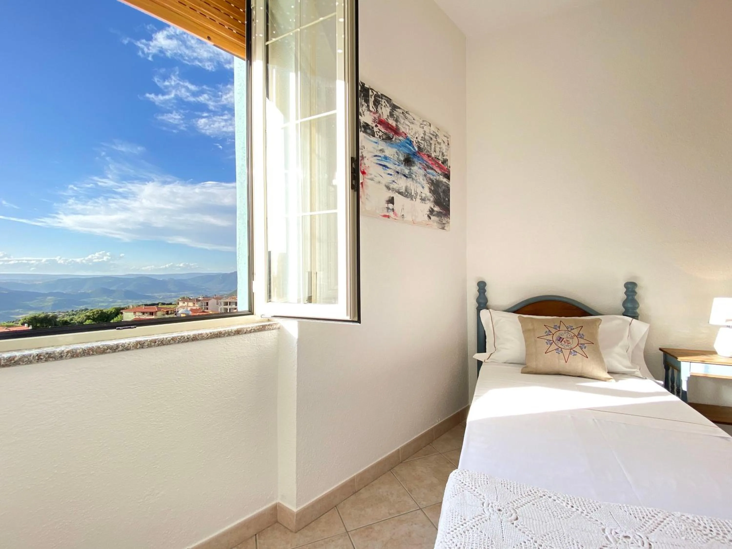 Bedroom, Bed in Canduleri