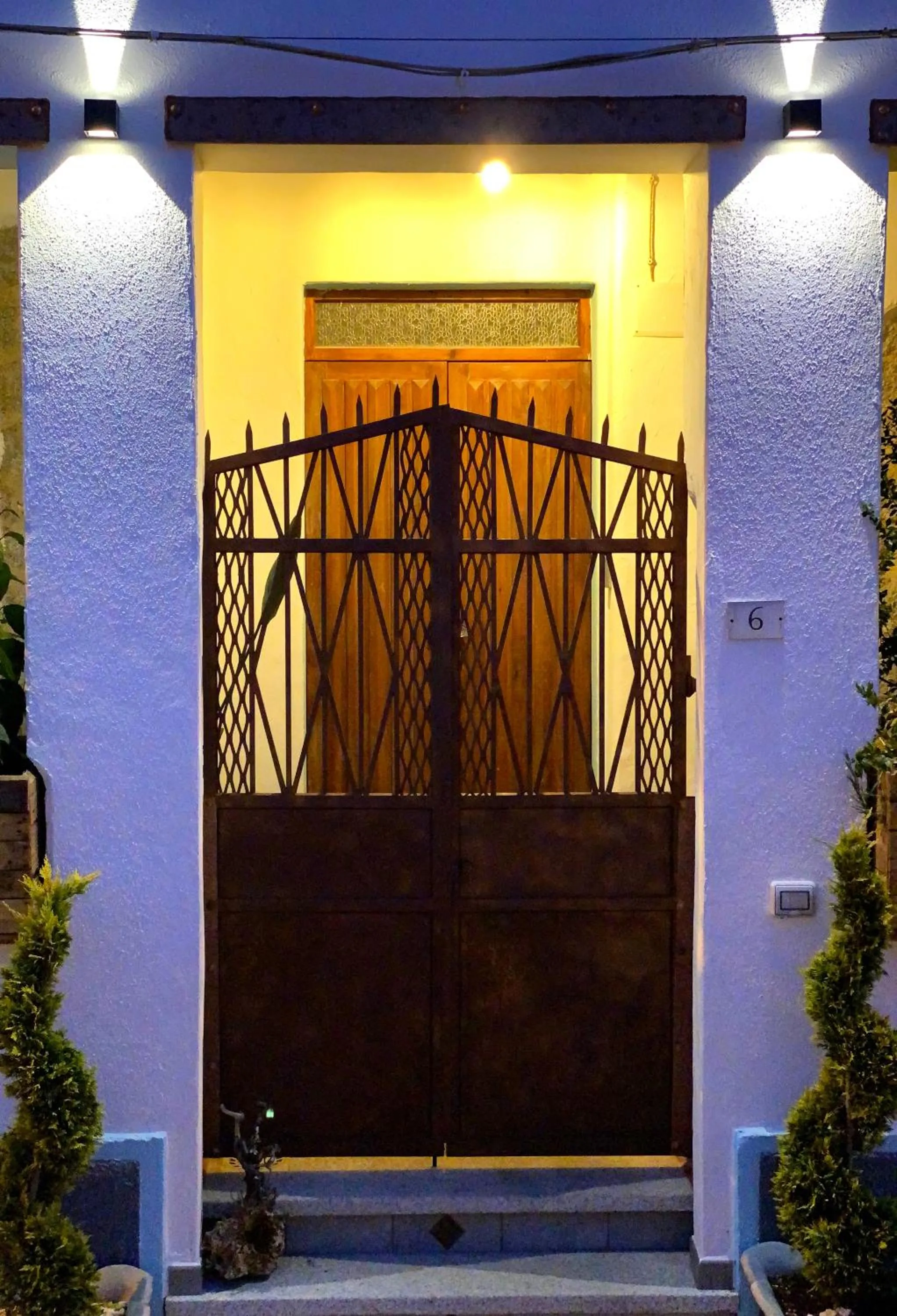 Facade/entrance in Canduleri