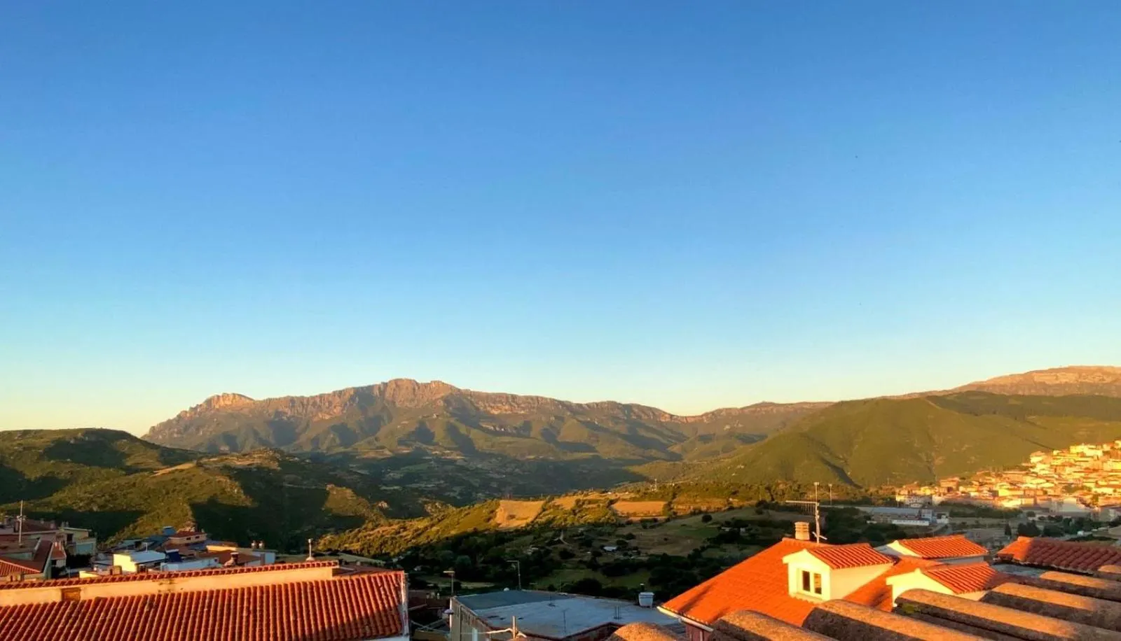 Neighbourhood in Canduleri