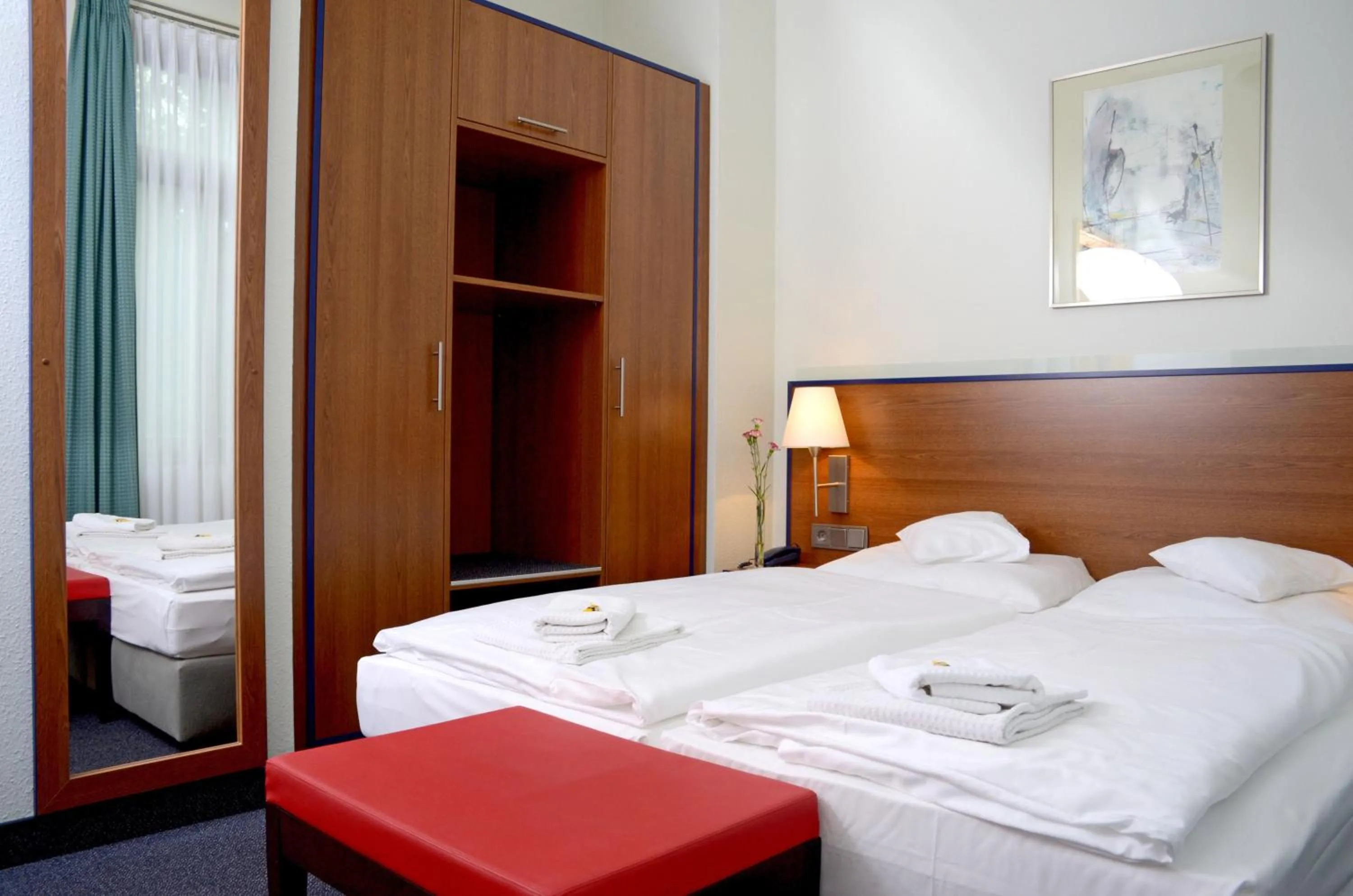 Photo of the whole room, Bed in Hotel & Apartments Fürstenhof am Bauhaus