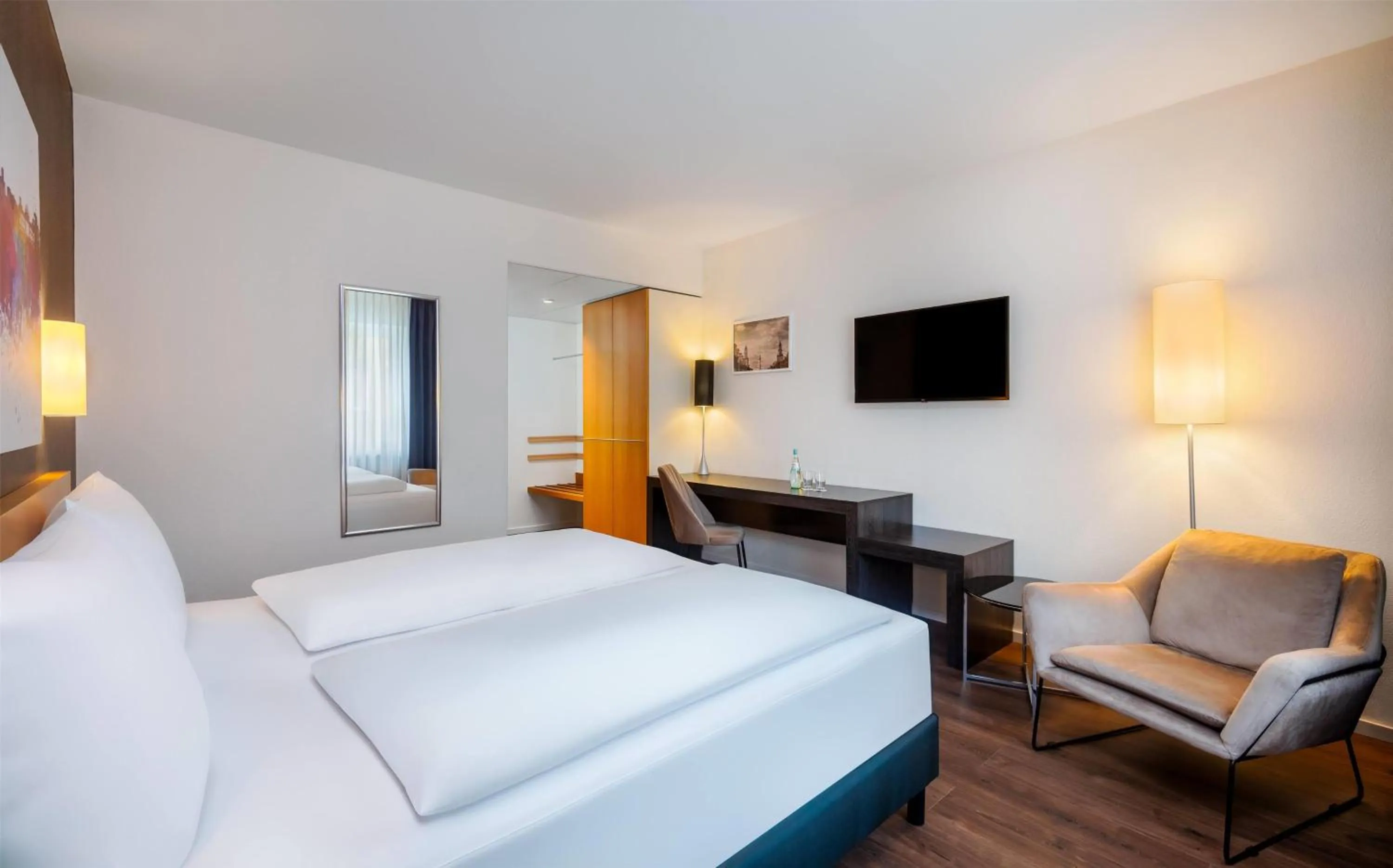 Photo of the whole room, Bed in Wyndham Garden Potsdam