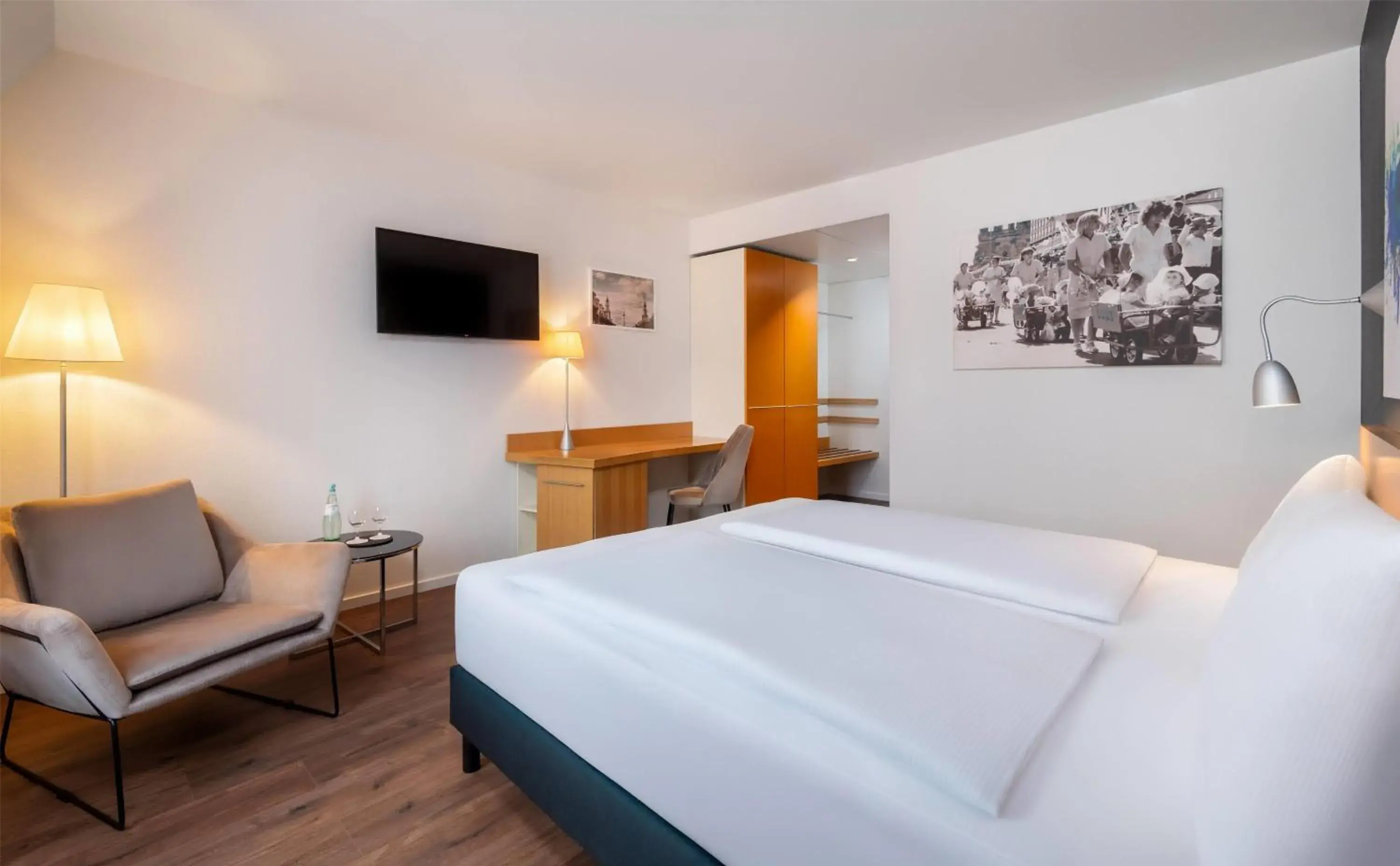 Photo of the whole room, Bed in Wyndham Garden Potsdam Photo of the whole room, Bed in Wyndham Garden Potsdam