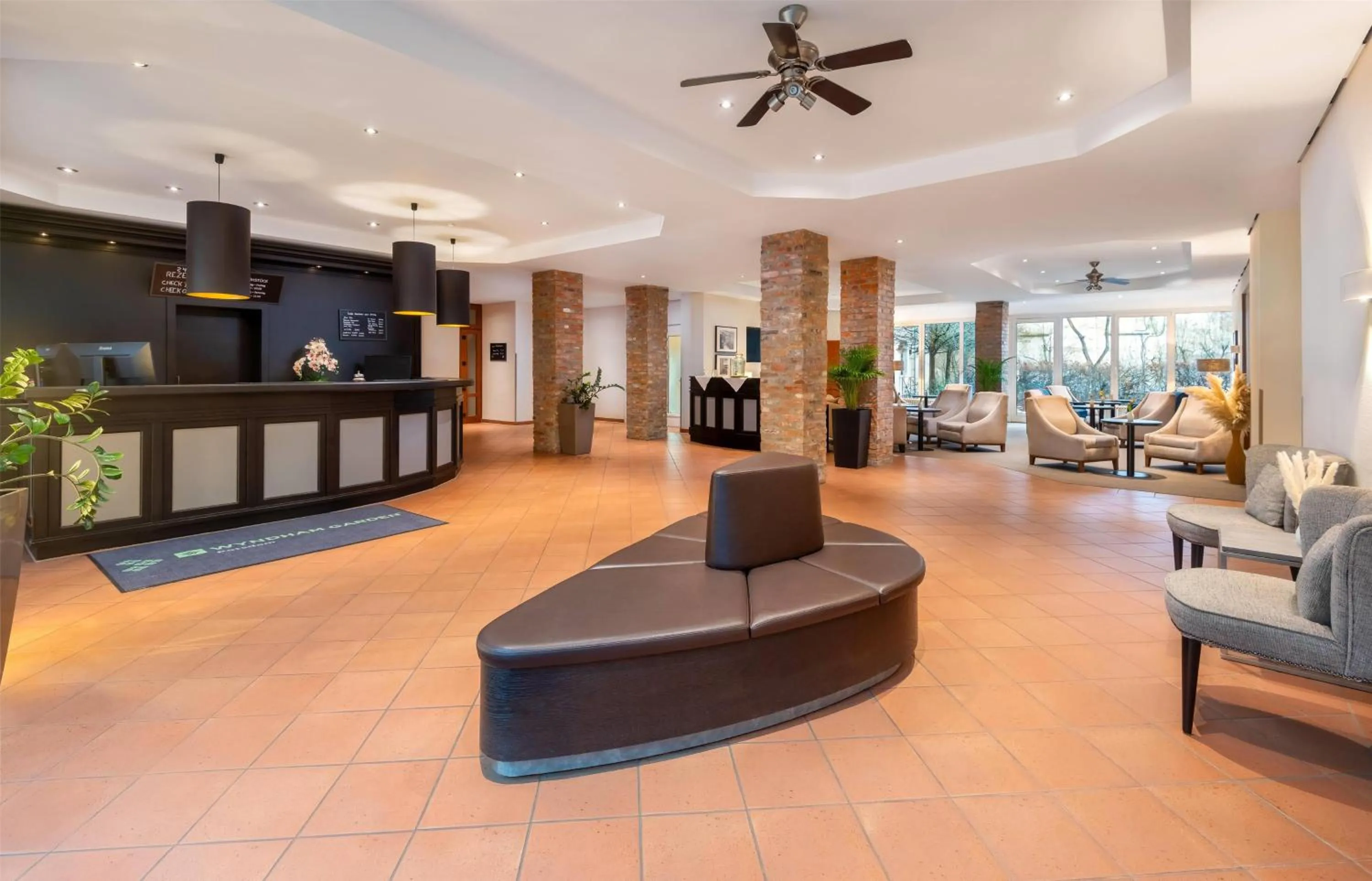 Lobby or reception in Wyndham Garden Potsdam