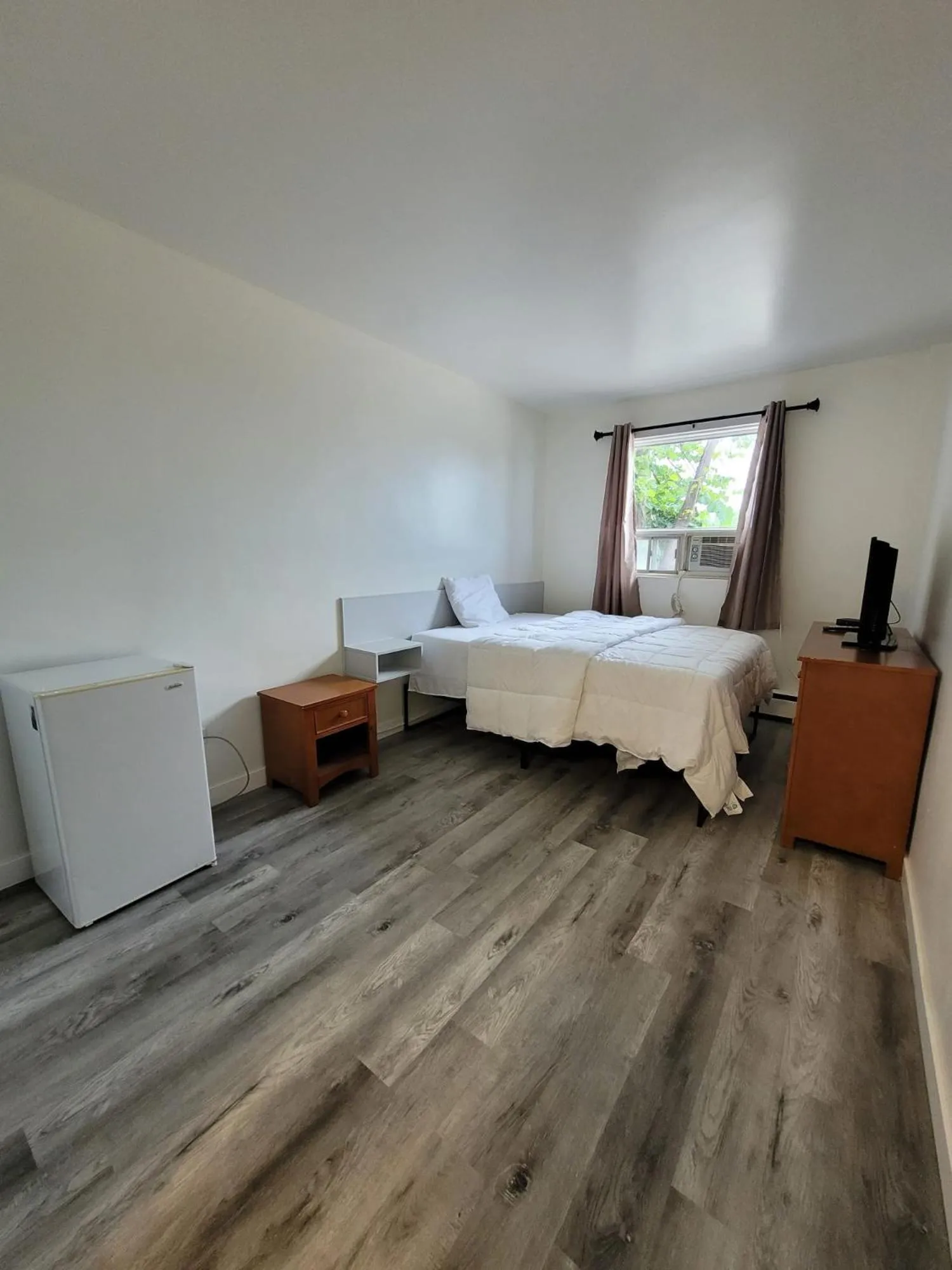 Bedroom in Vivian Motor Hotel