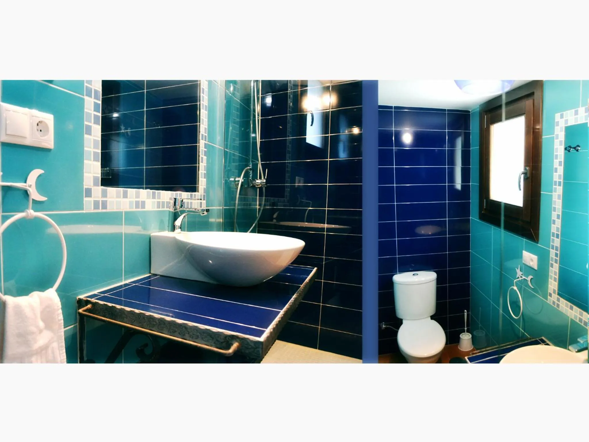 Bathroom in La Posada de Quijada