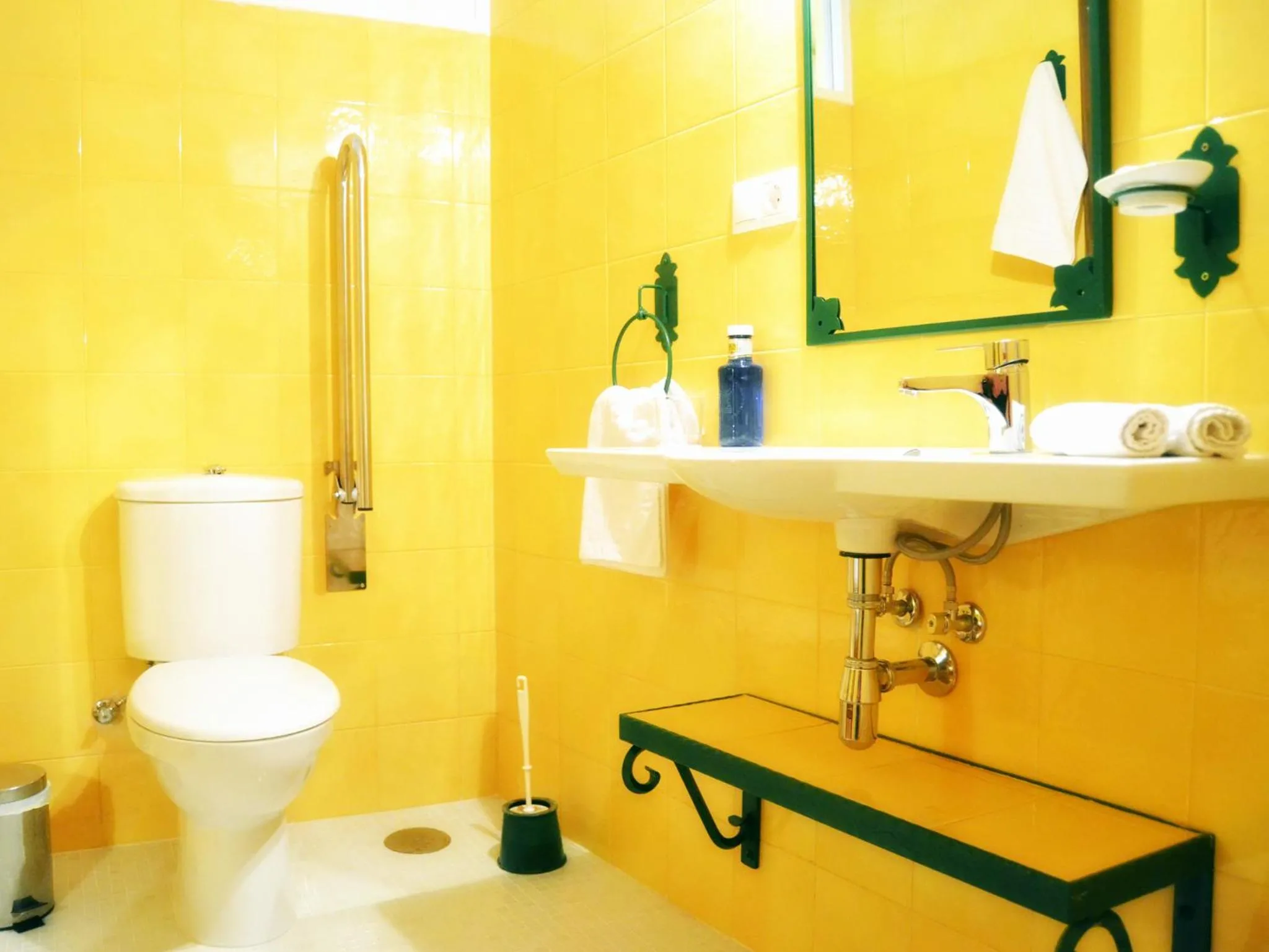 Bathroom in La Posada de Quijada