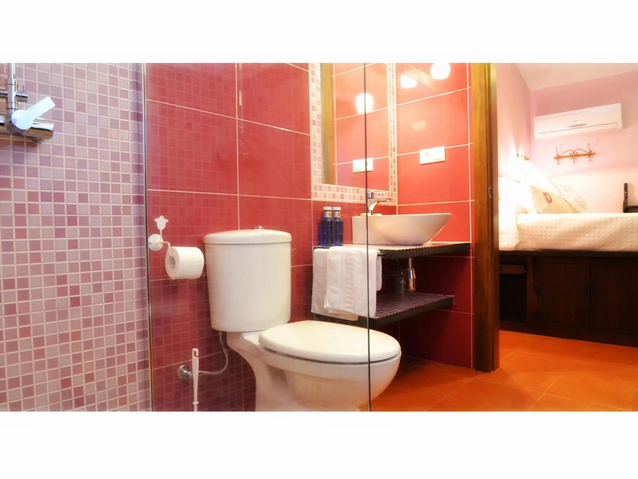 Bathroom, Bed in La Posada de Quijada