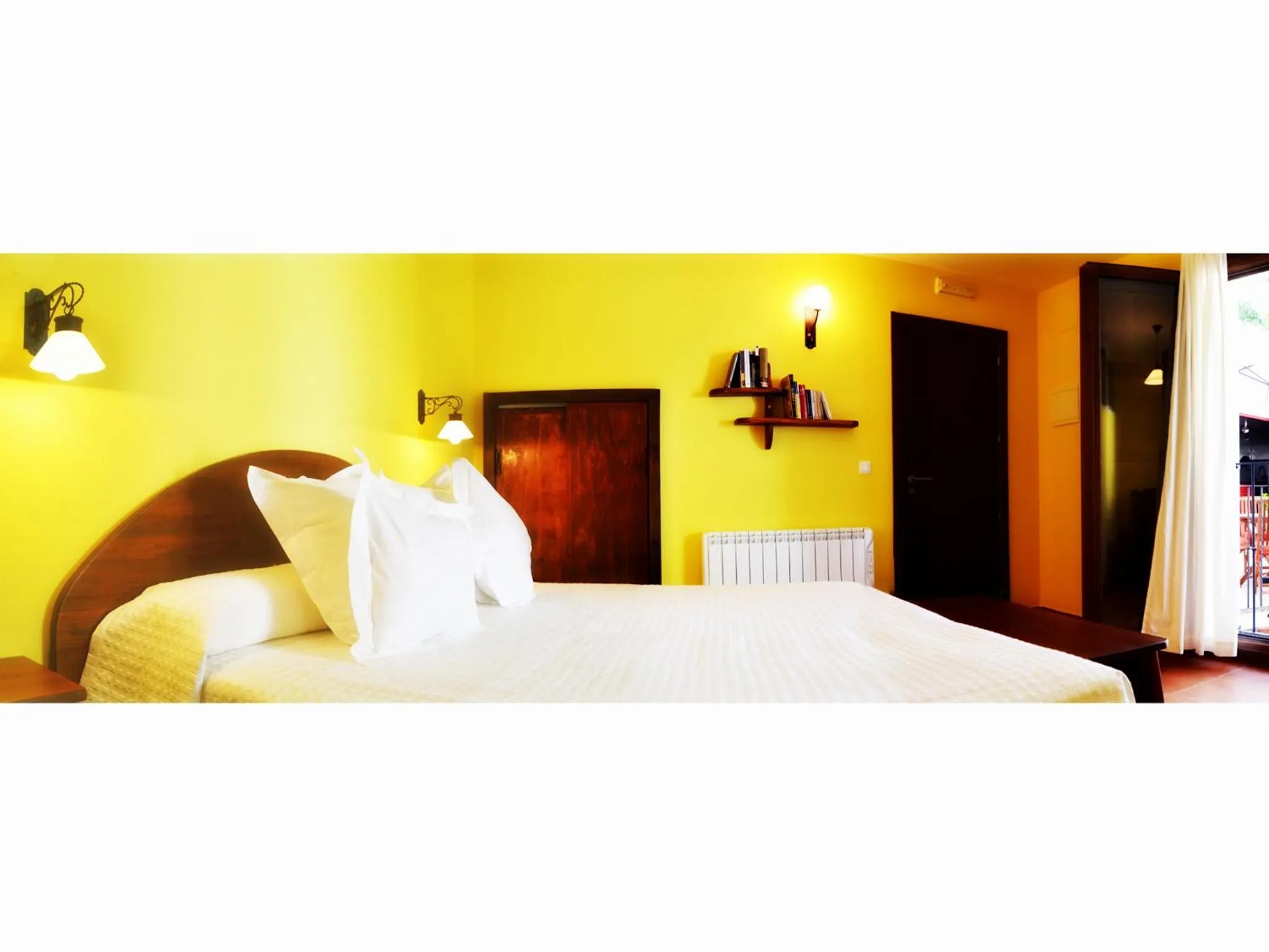 Day, Bed in La Posada de Quijada
