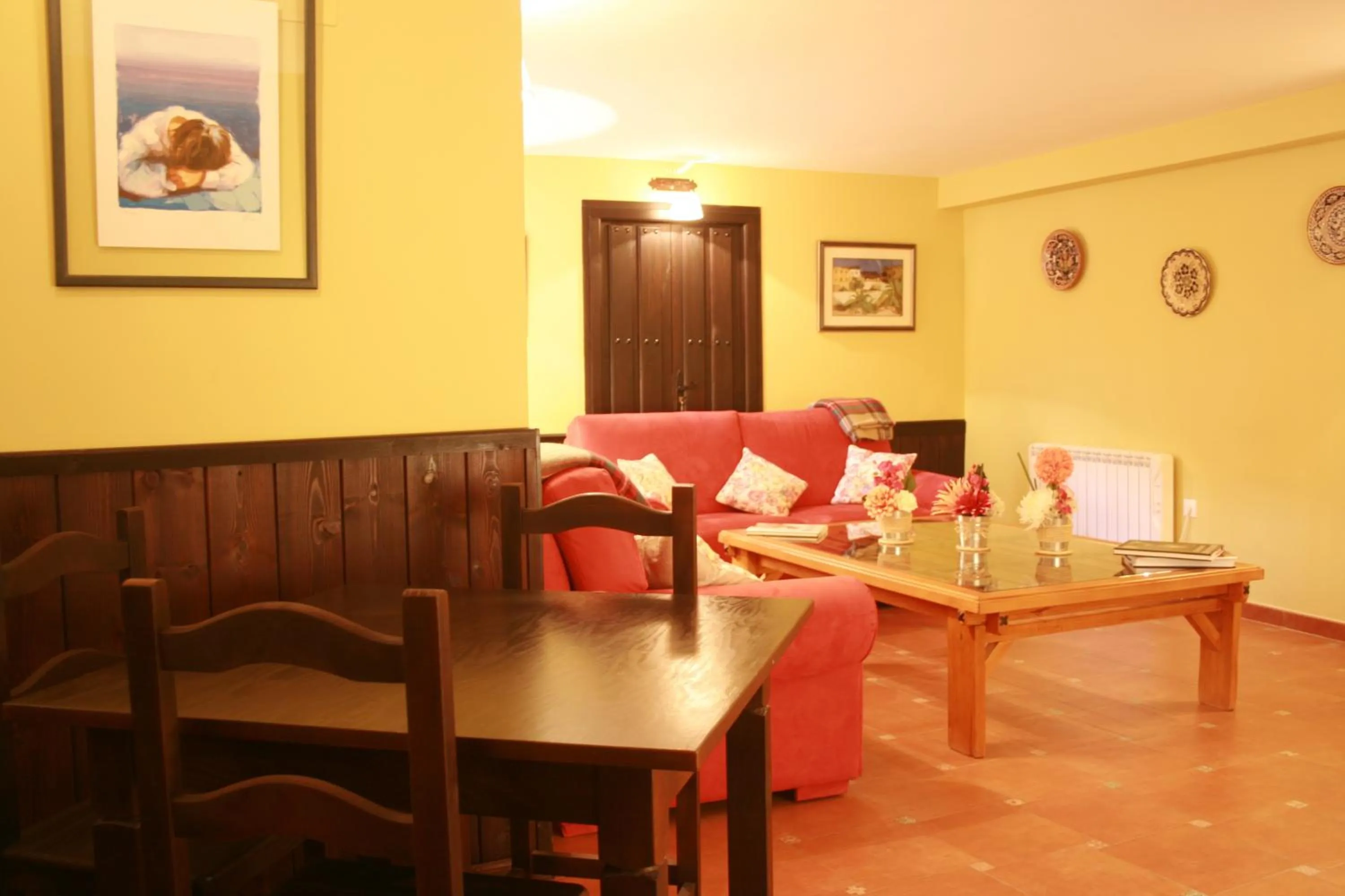 Communal lounge/ TV room in La Posada de Quijada