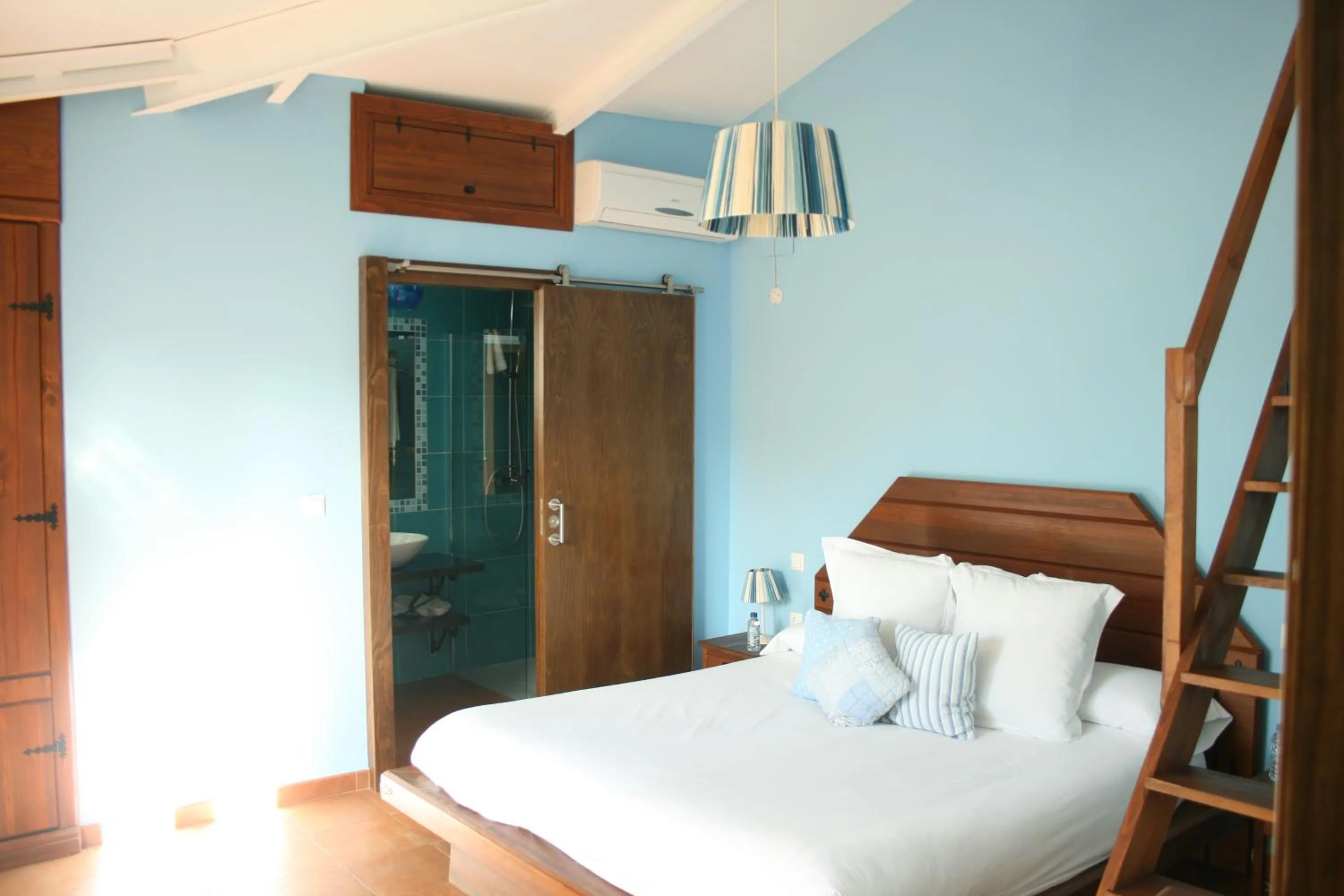 Photo of the whole room, Bed in La Posada de Quijada