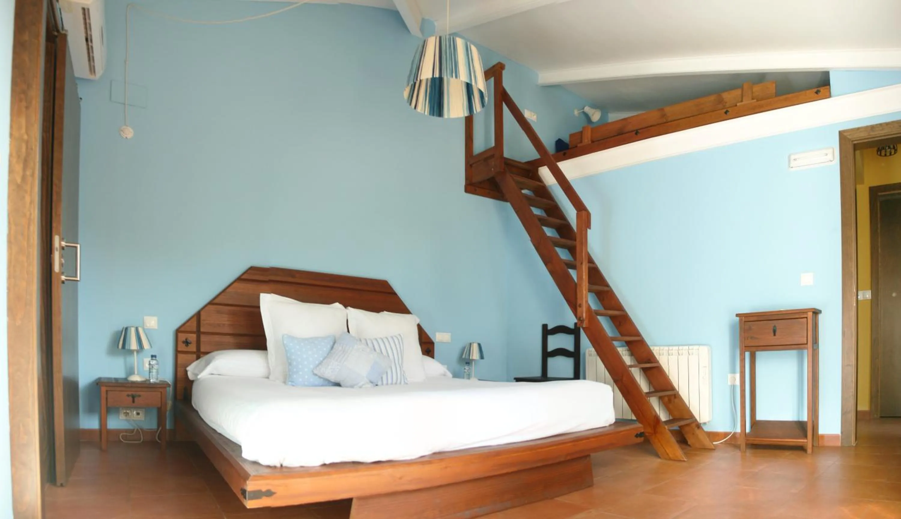 Photo of the whole room, Bed in La Posada de Quijada
