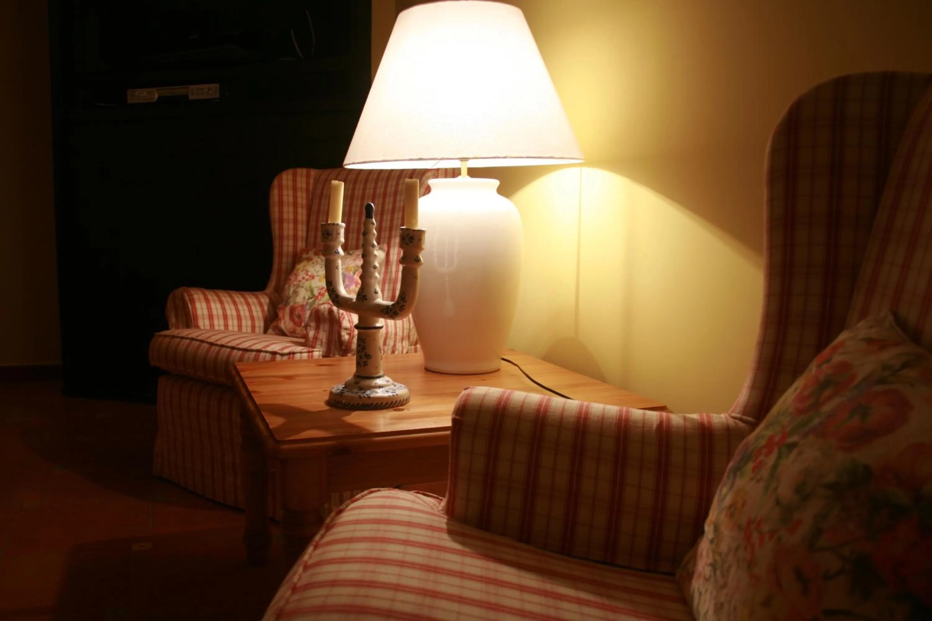 Communal lounge/ TV room in La Posada de Quijada