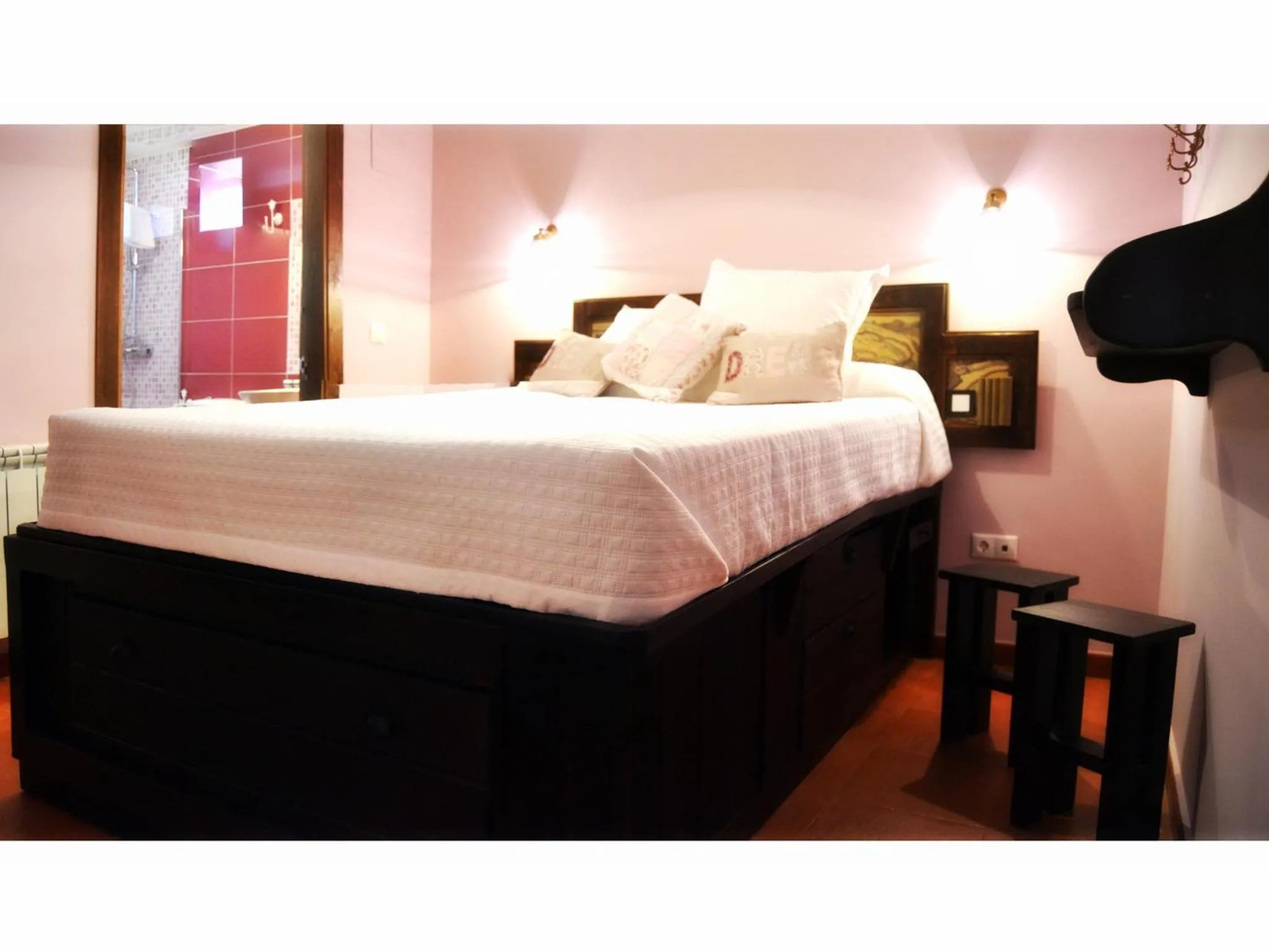 Photo of the whole room, Bed in La Posada de Quijada