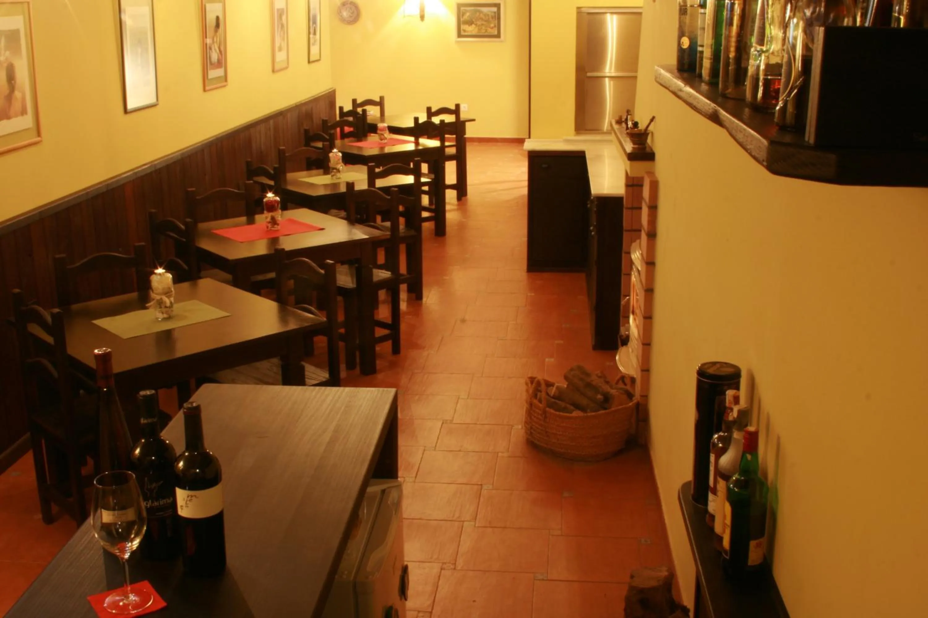 Restaurant/places to eat in La Posada de Quijada