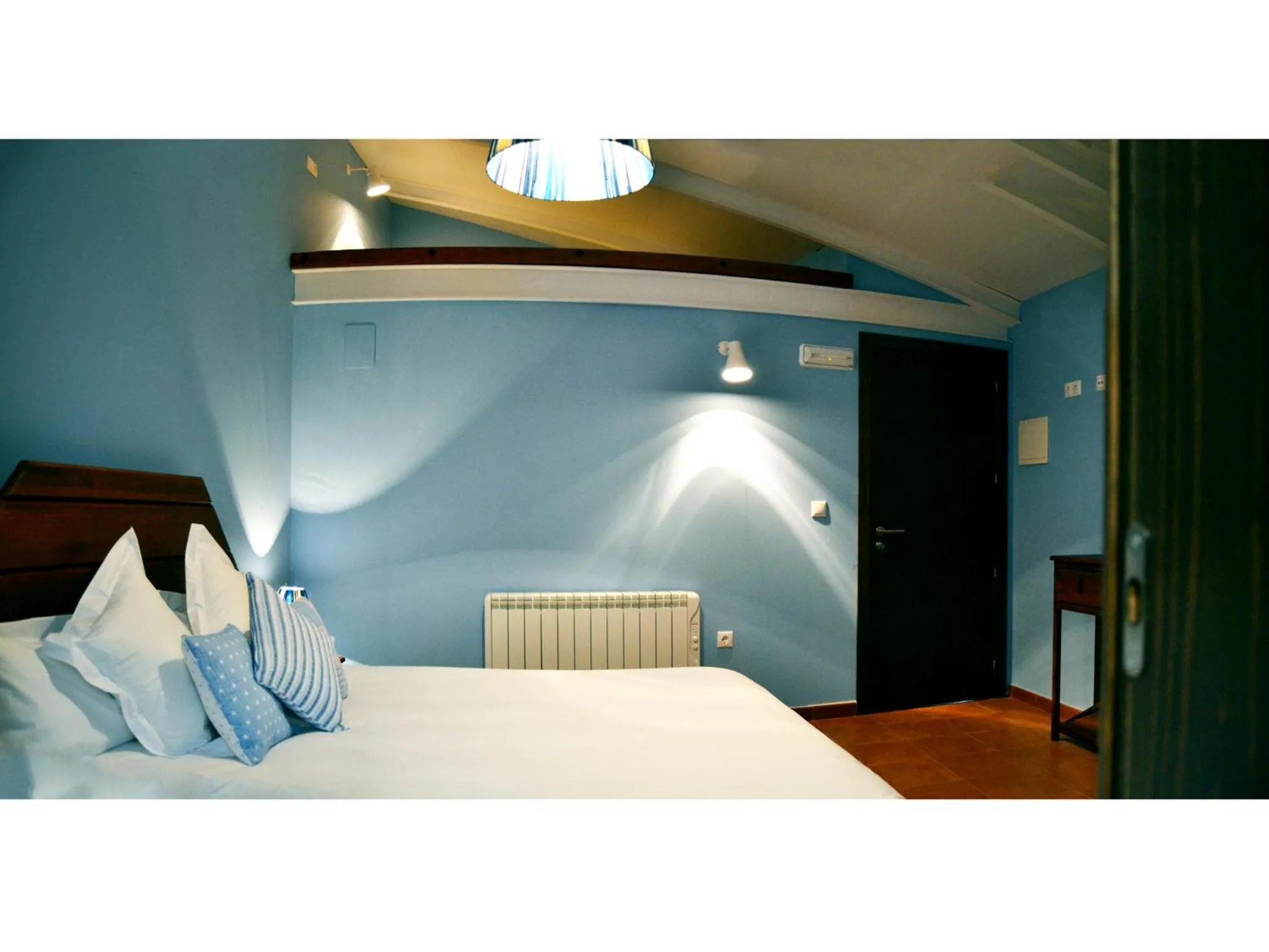 Photo of the whole room, Bed in La Posada de Quijada