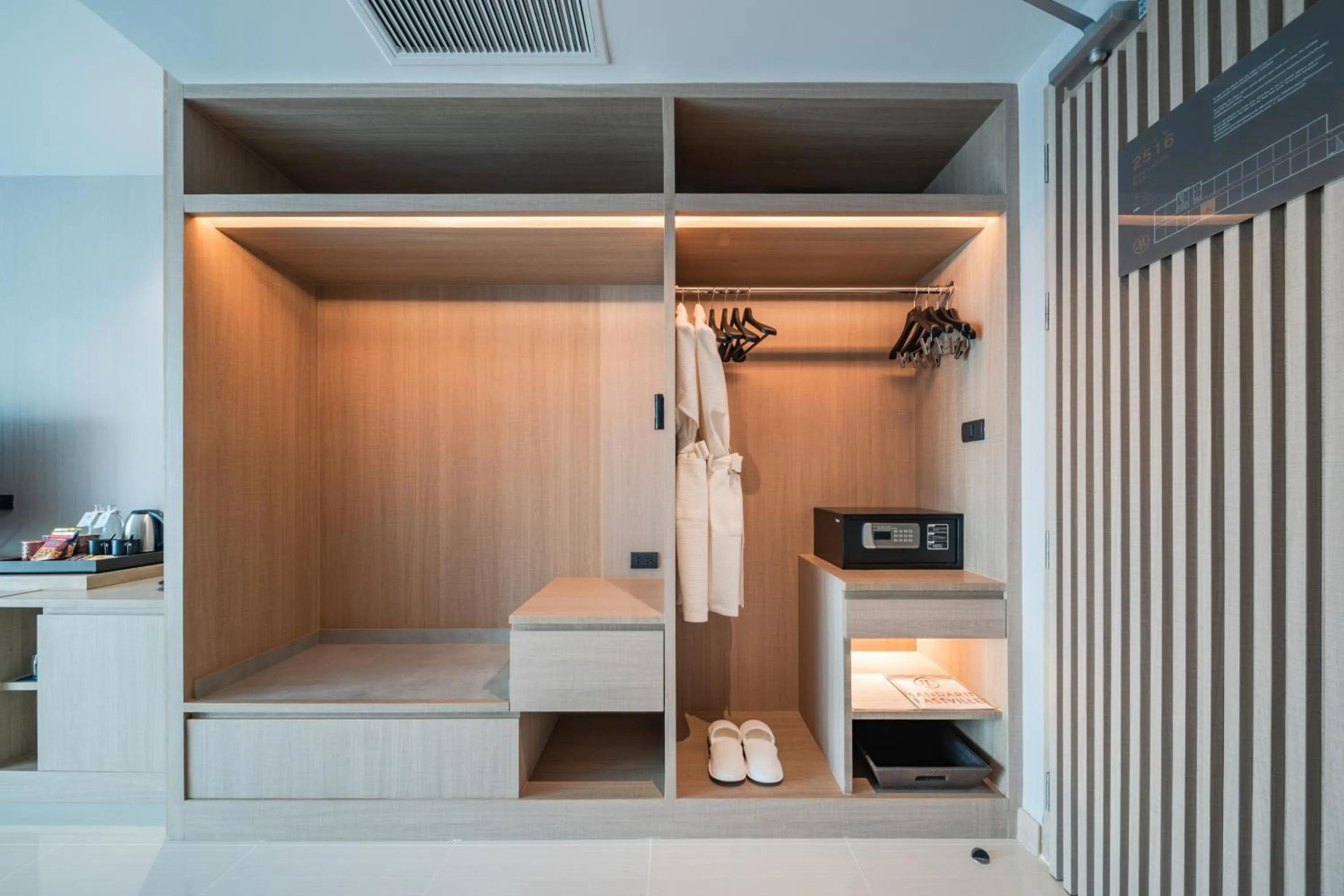 Bedroom, Bed in Mandarin Eastville, Pattaya - SHA Extra Plus