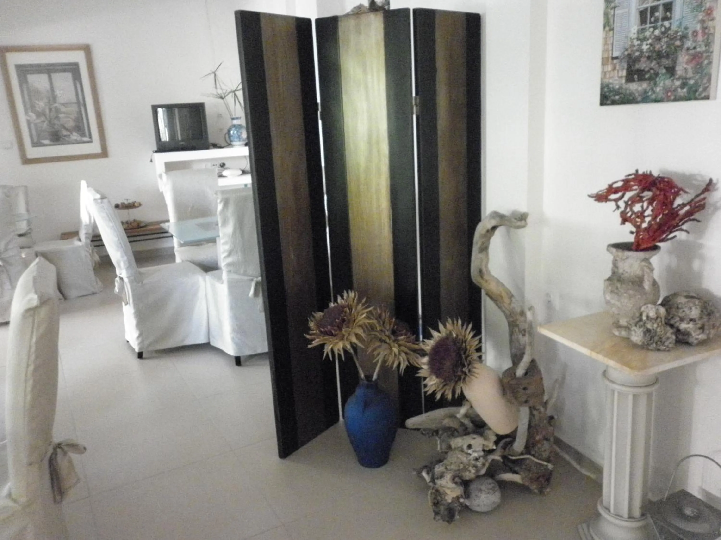 Communal lounge/ TV room in Hotel Ritsa