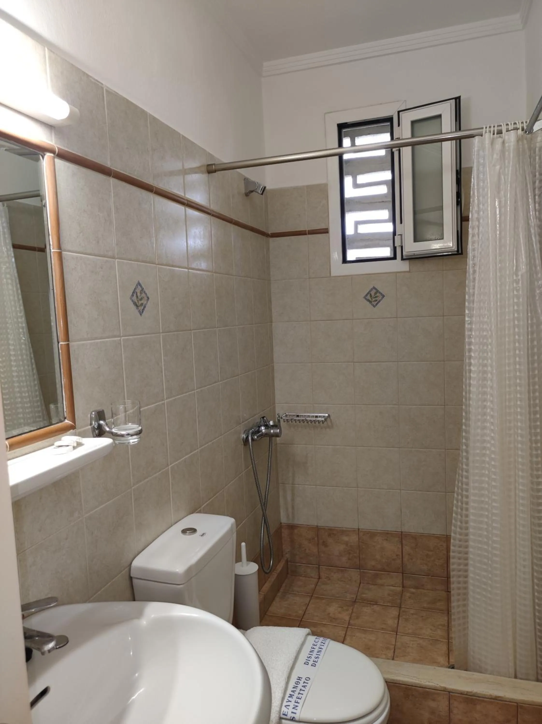 Shower in Hotel Ritsa