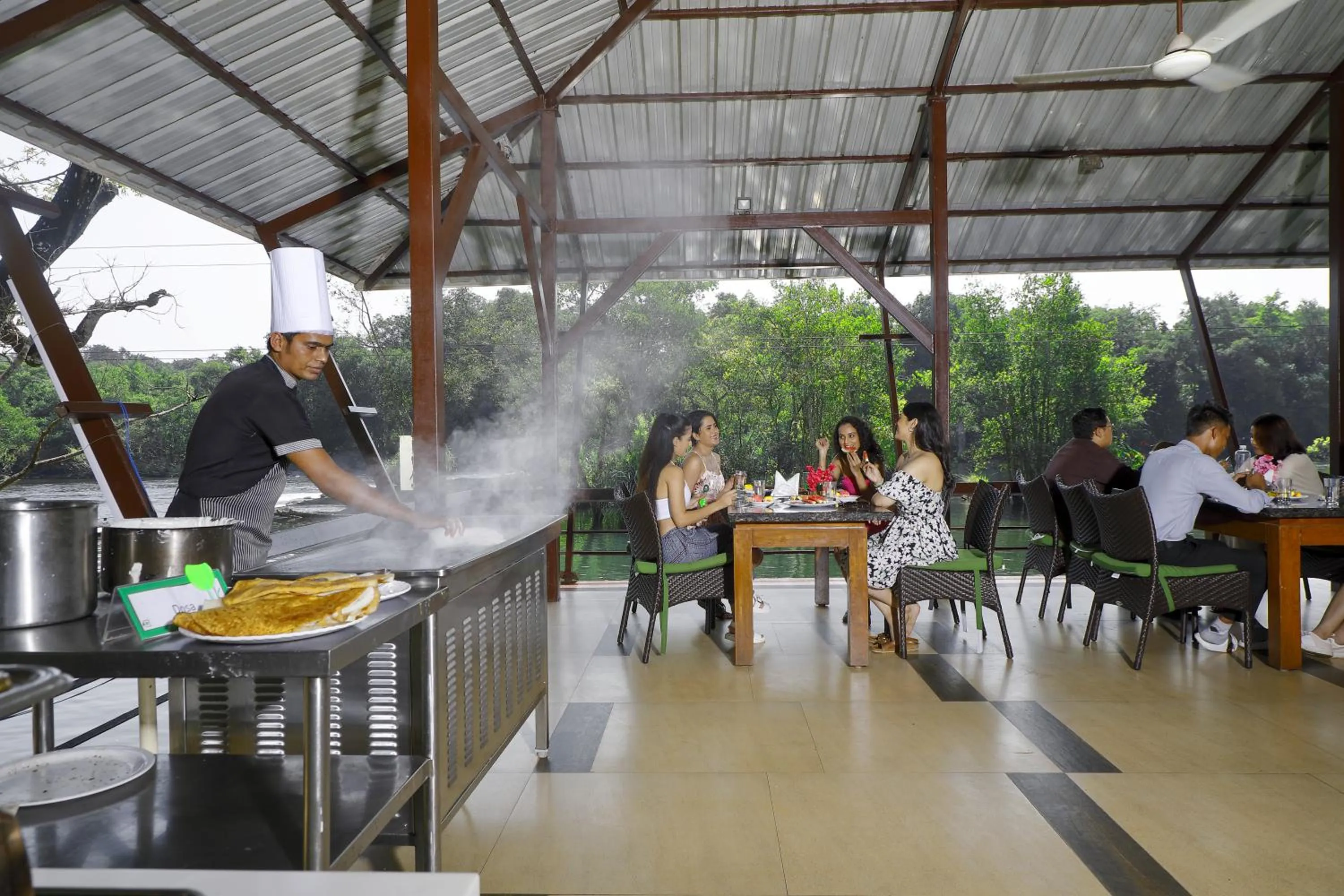 Restaurant/places to eat in Whistling Woodzs Resort