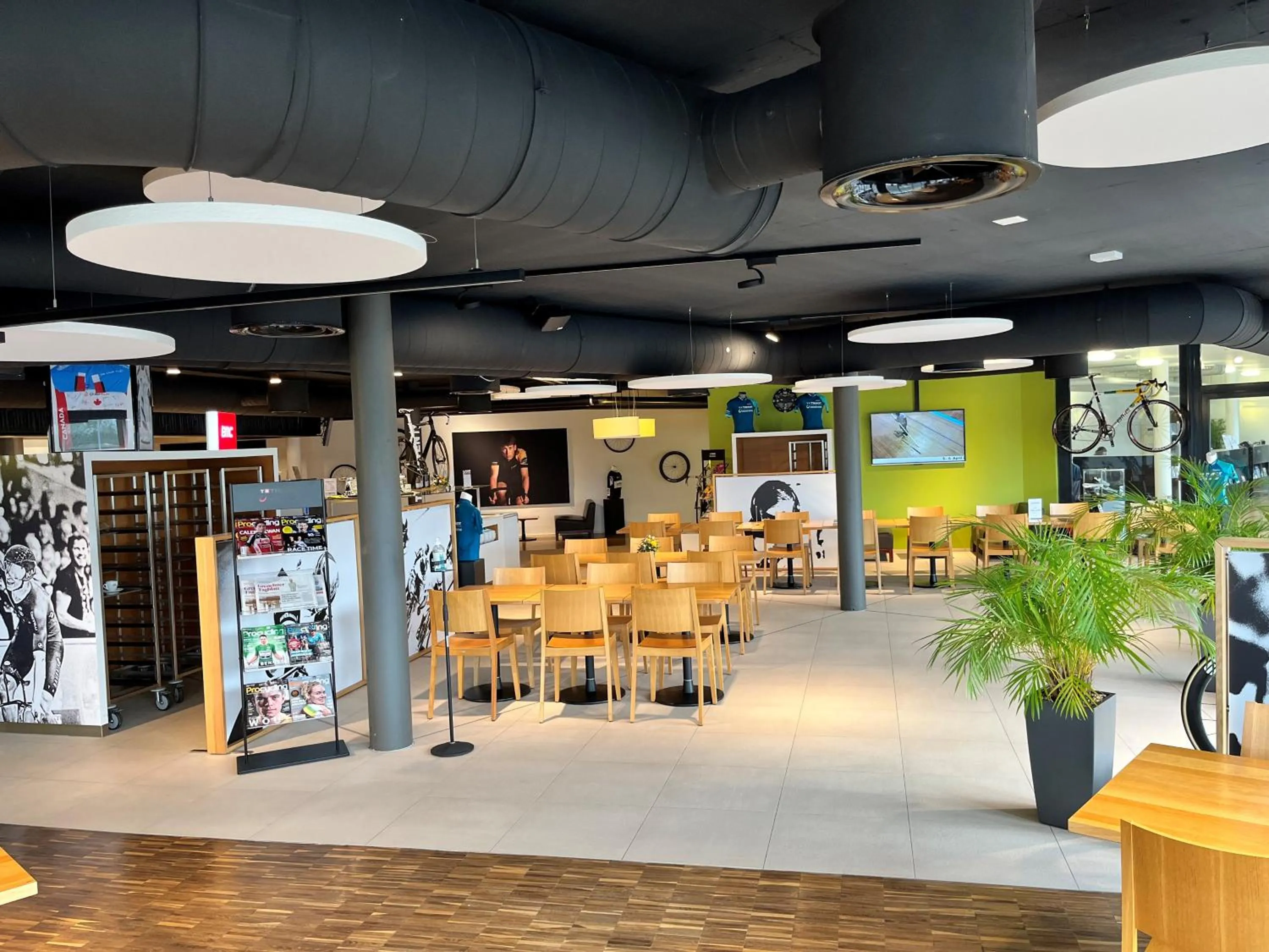 Restaurant/places to eat in Hotel Velodrome