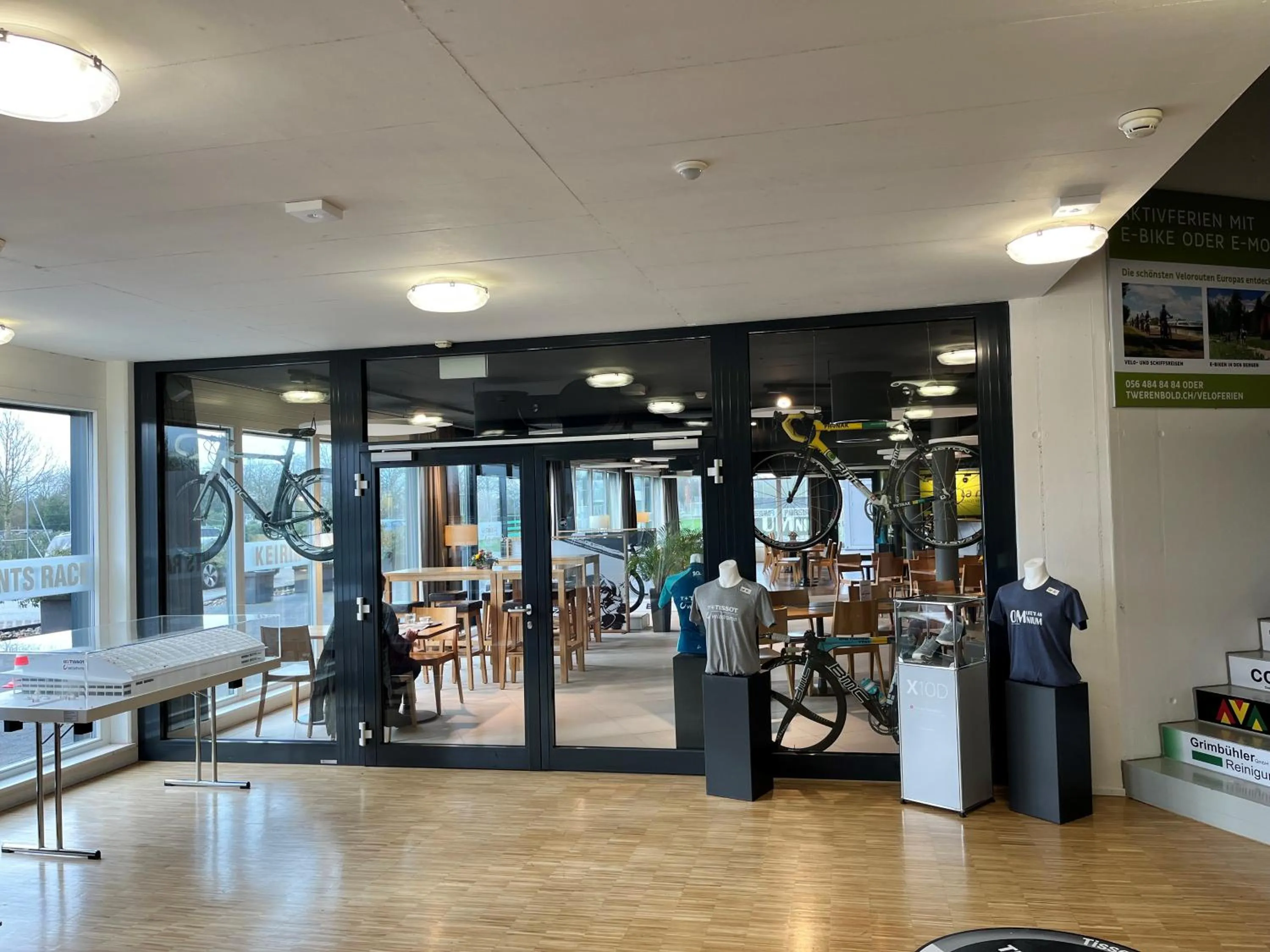 Restaurant/places to eat in Hotel Velodrome