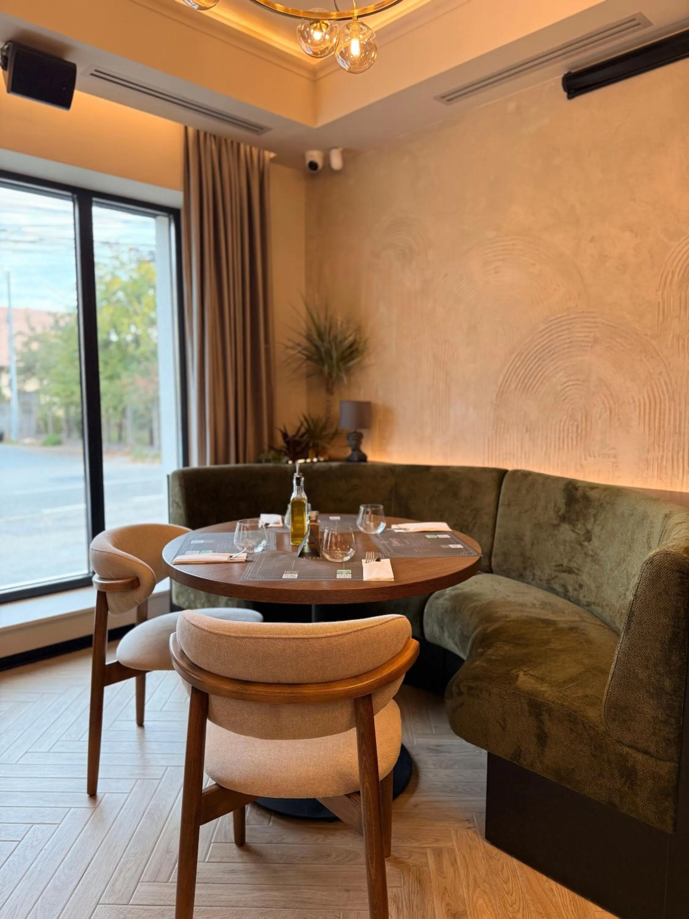 Restaurant/places to eat in Casa La Fayette