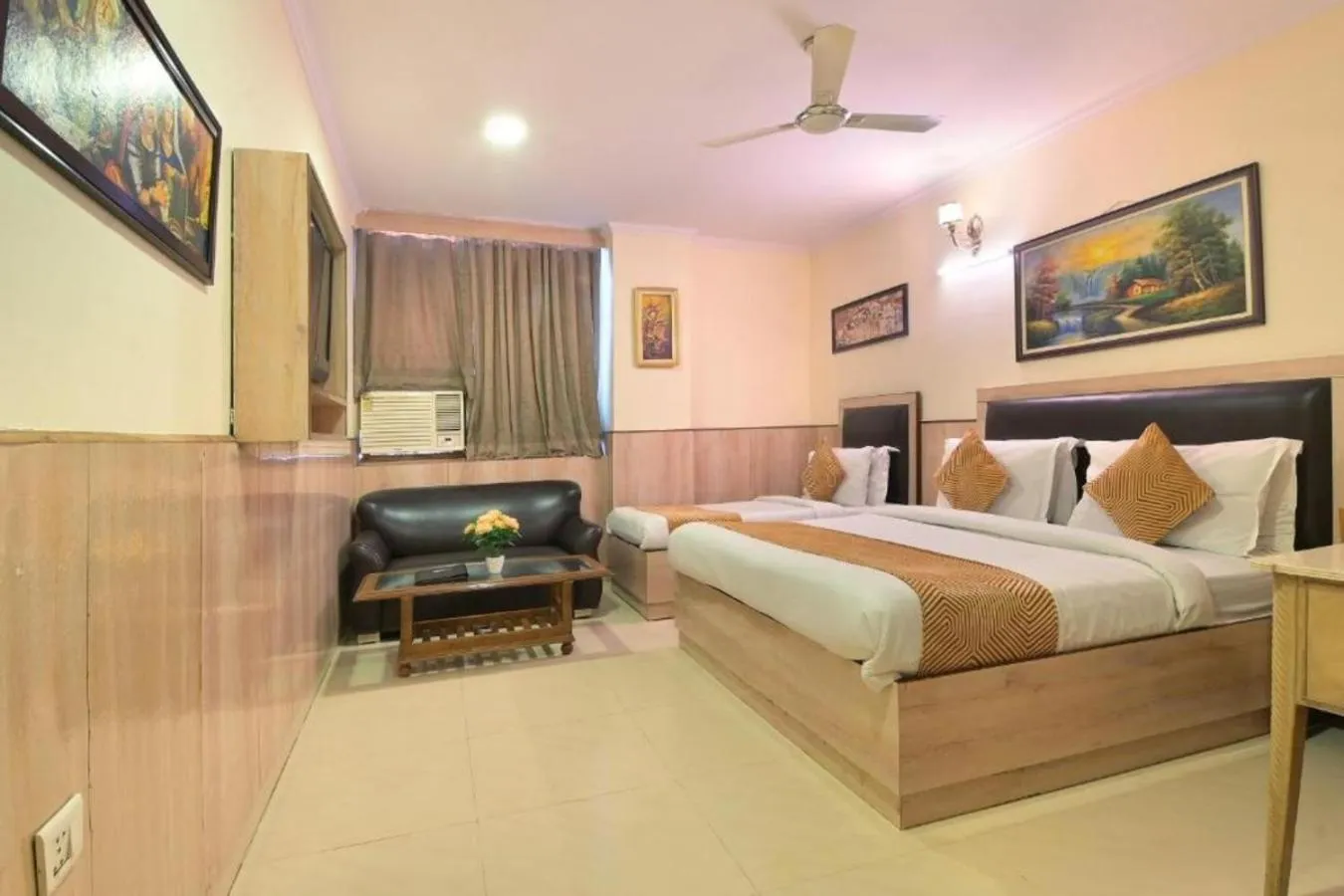 Bed in Hotel Castle Blue New Delhi Near IGI Airport