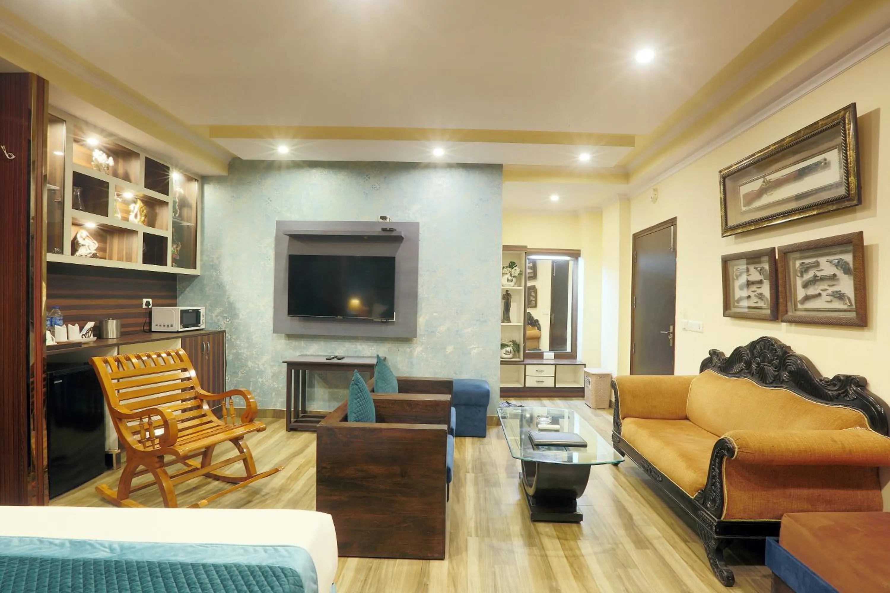 Communal lounge/ TV room in Hotel Castle Blue New Delhi Near IGI Airport