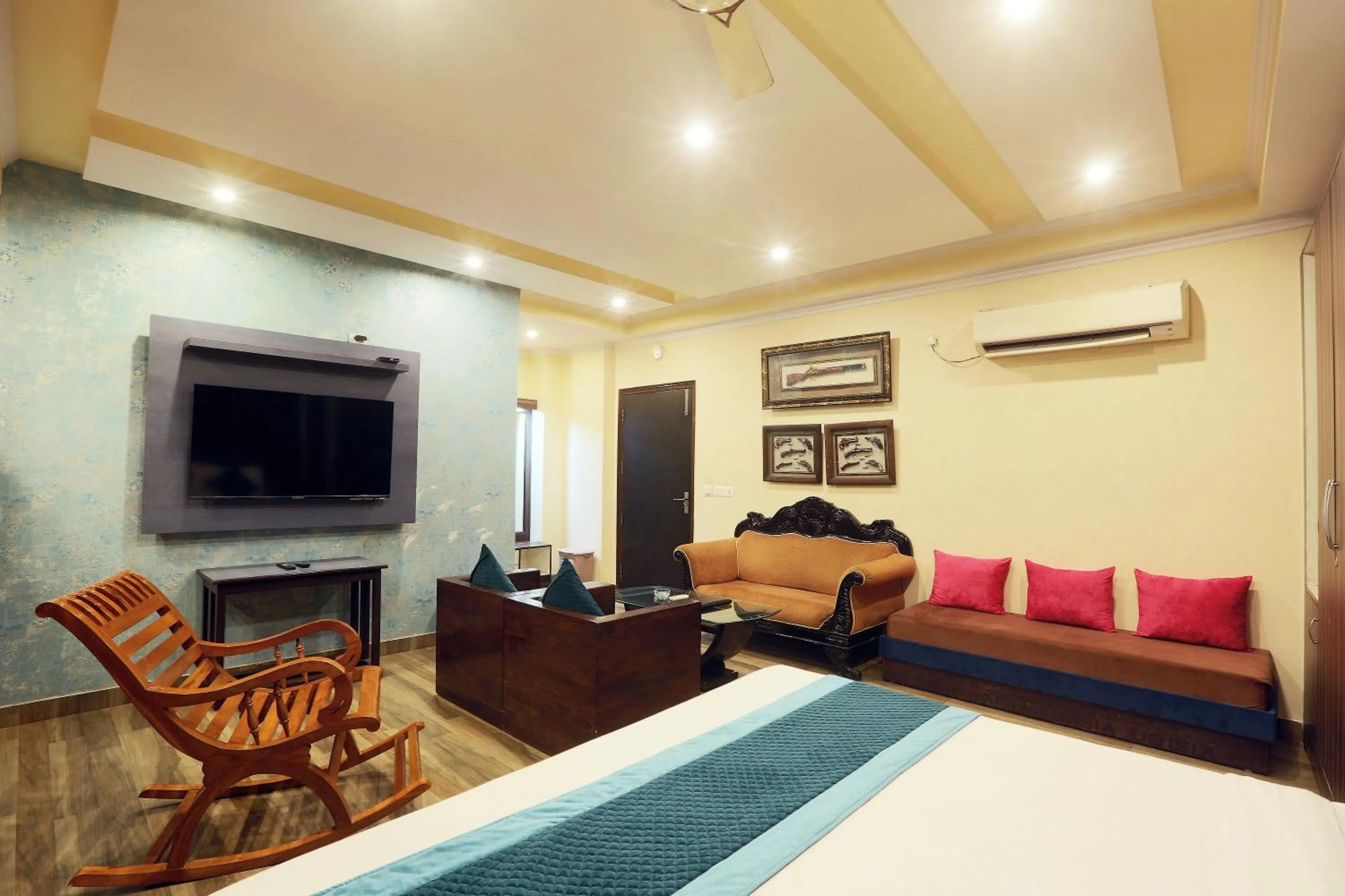 Living room in Hotel Castle Blue New Delhi Near IGI Airport