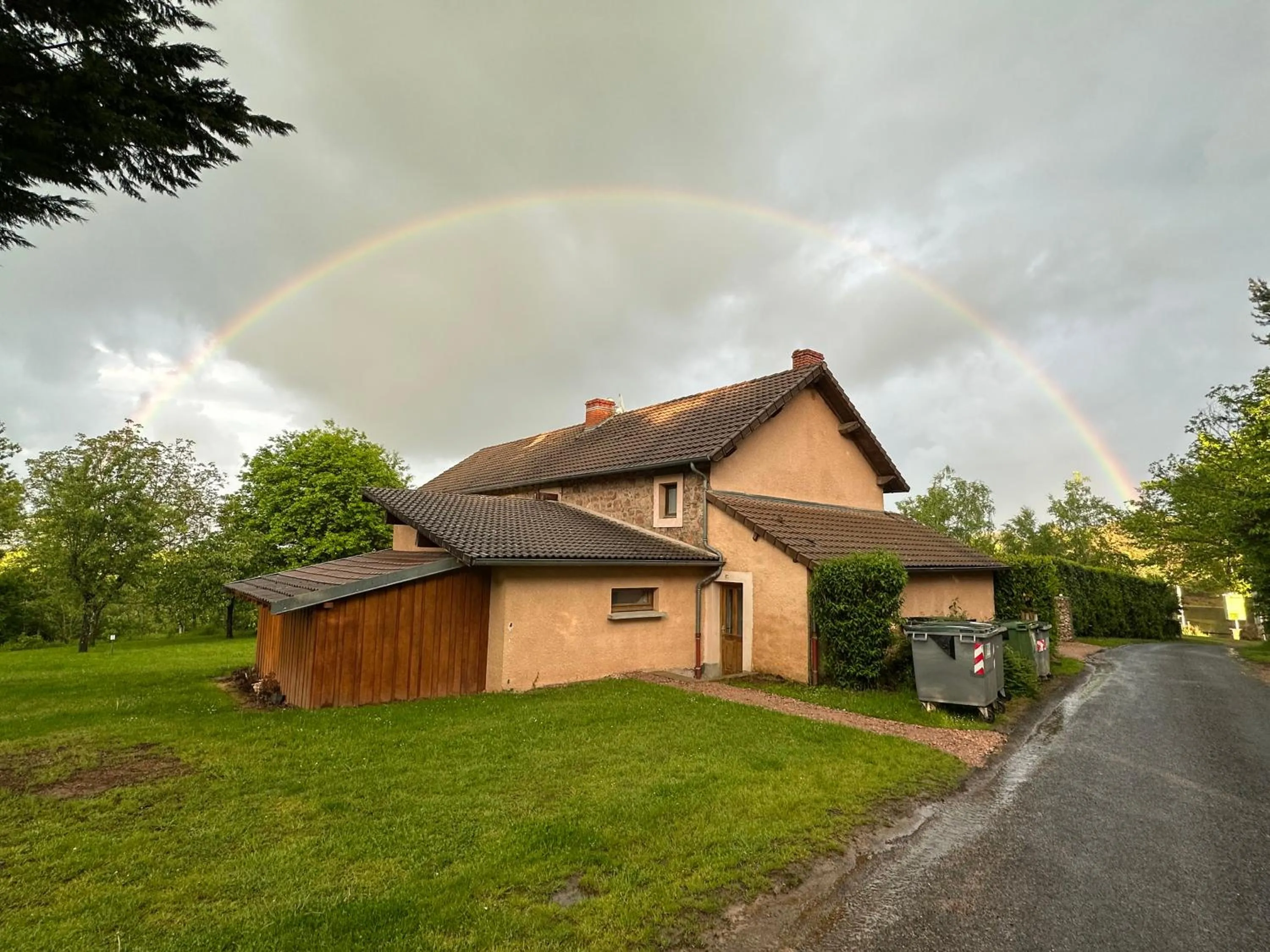 Property building in Du côté de chez Sam