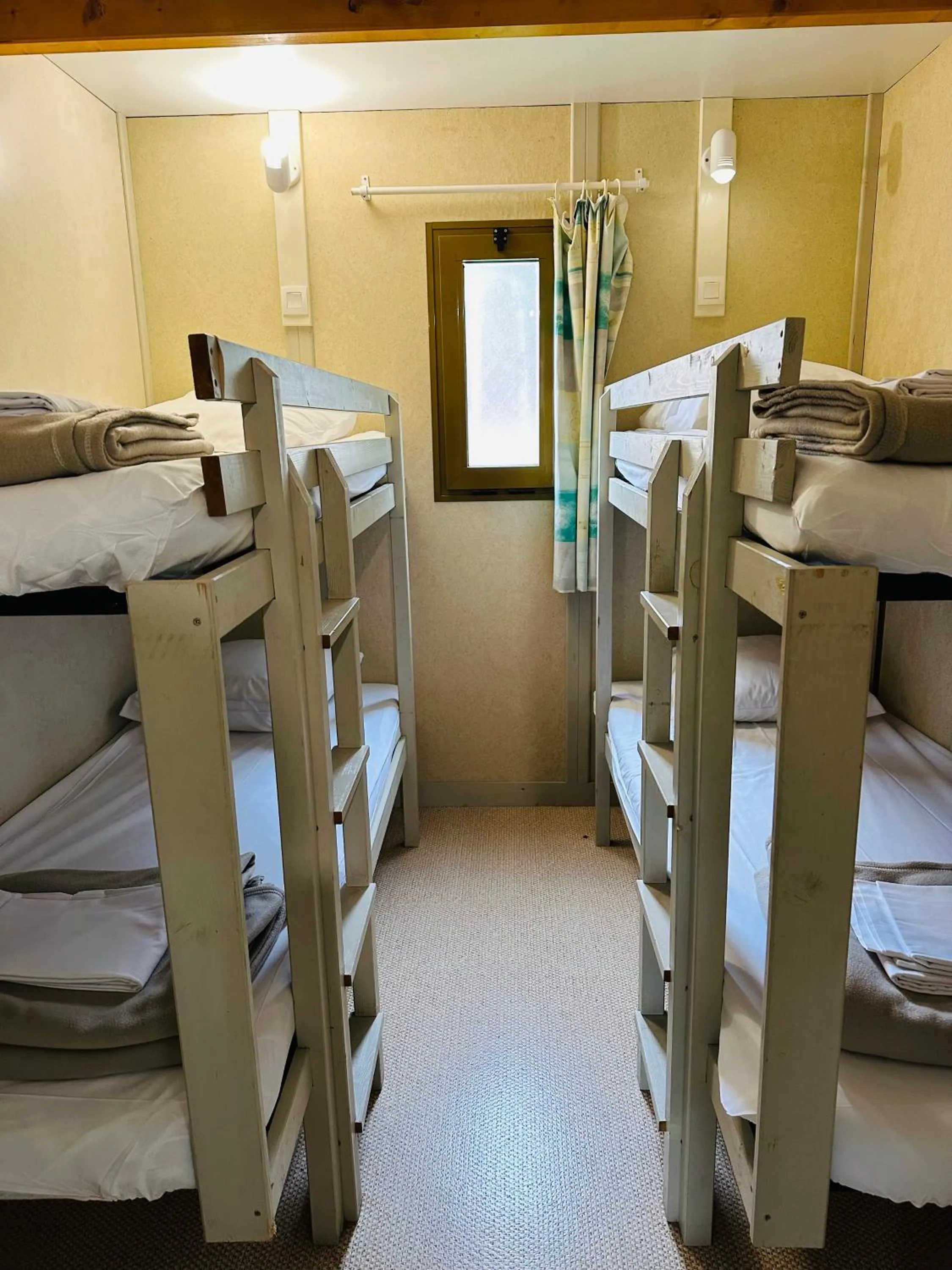 bunk bed, Bed in Du côté de chez Sam