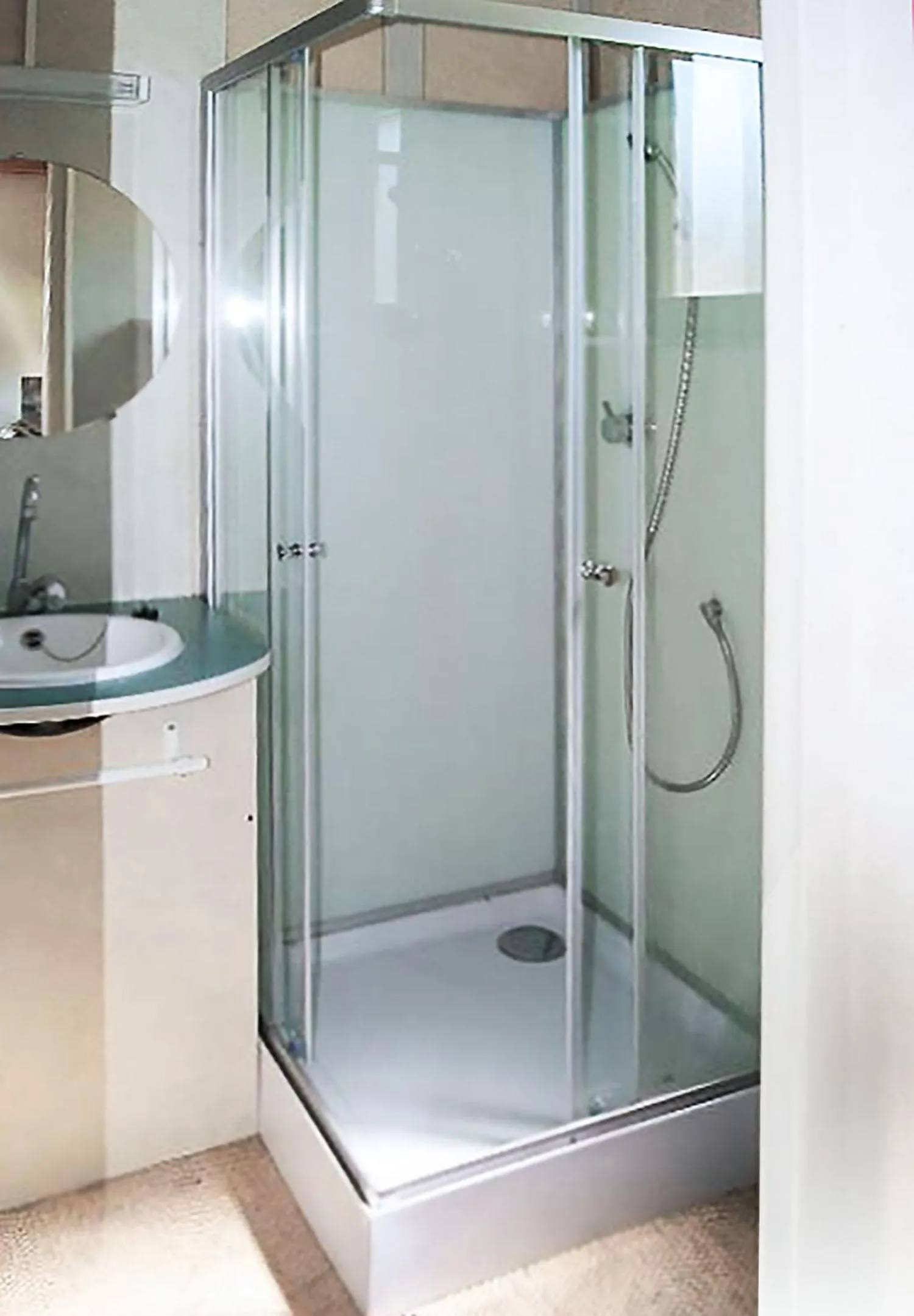 Shower in Du côté de chez Sam