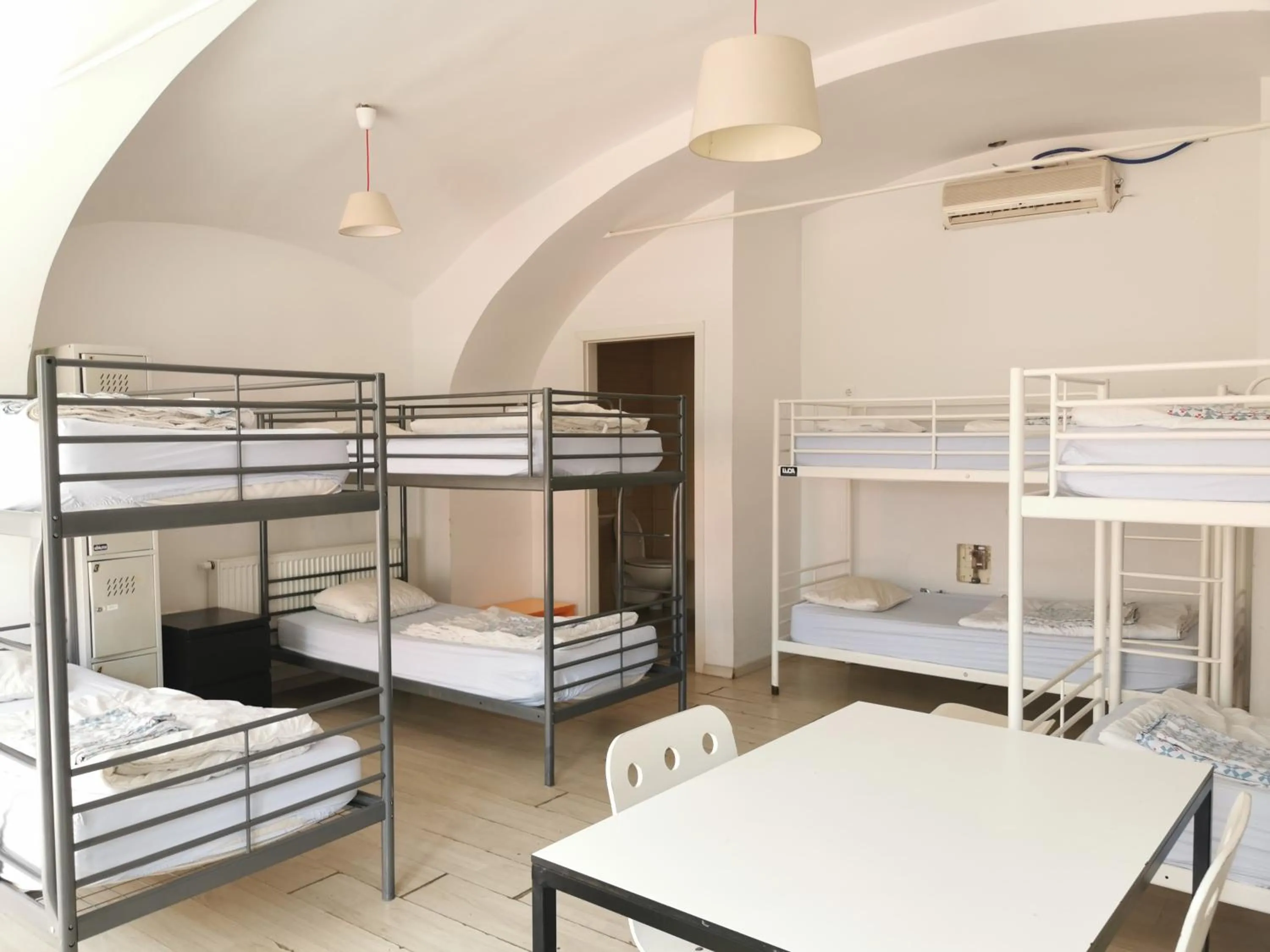 bunk bed, Bed in Most Hostel