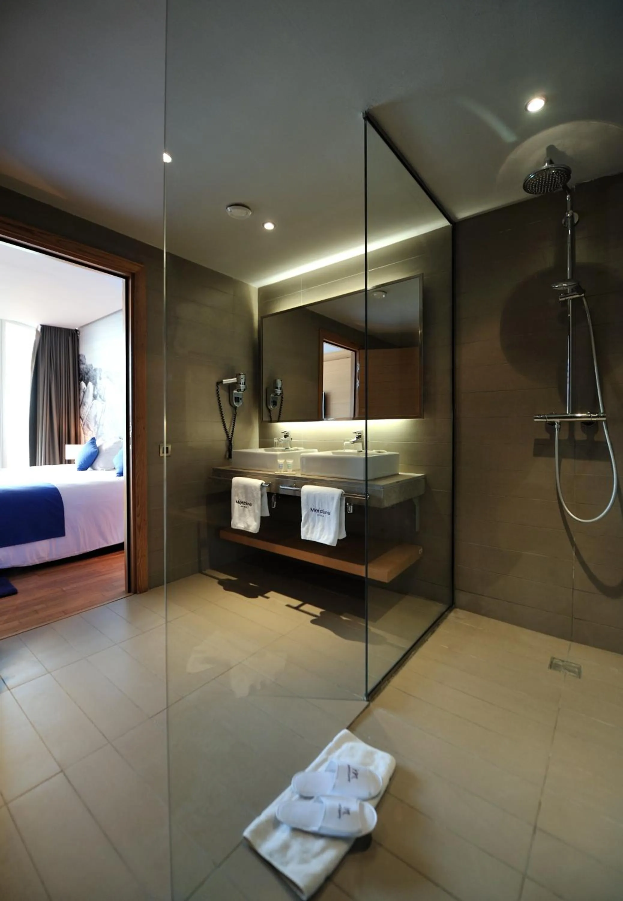 Bathroom, Bed in Mercure Quemado Al-Hoceima Resort