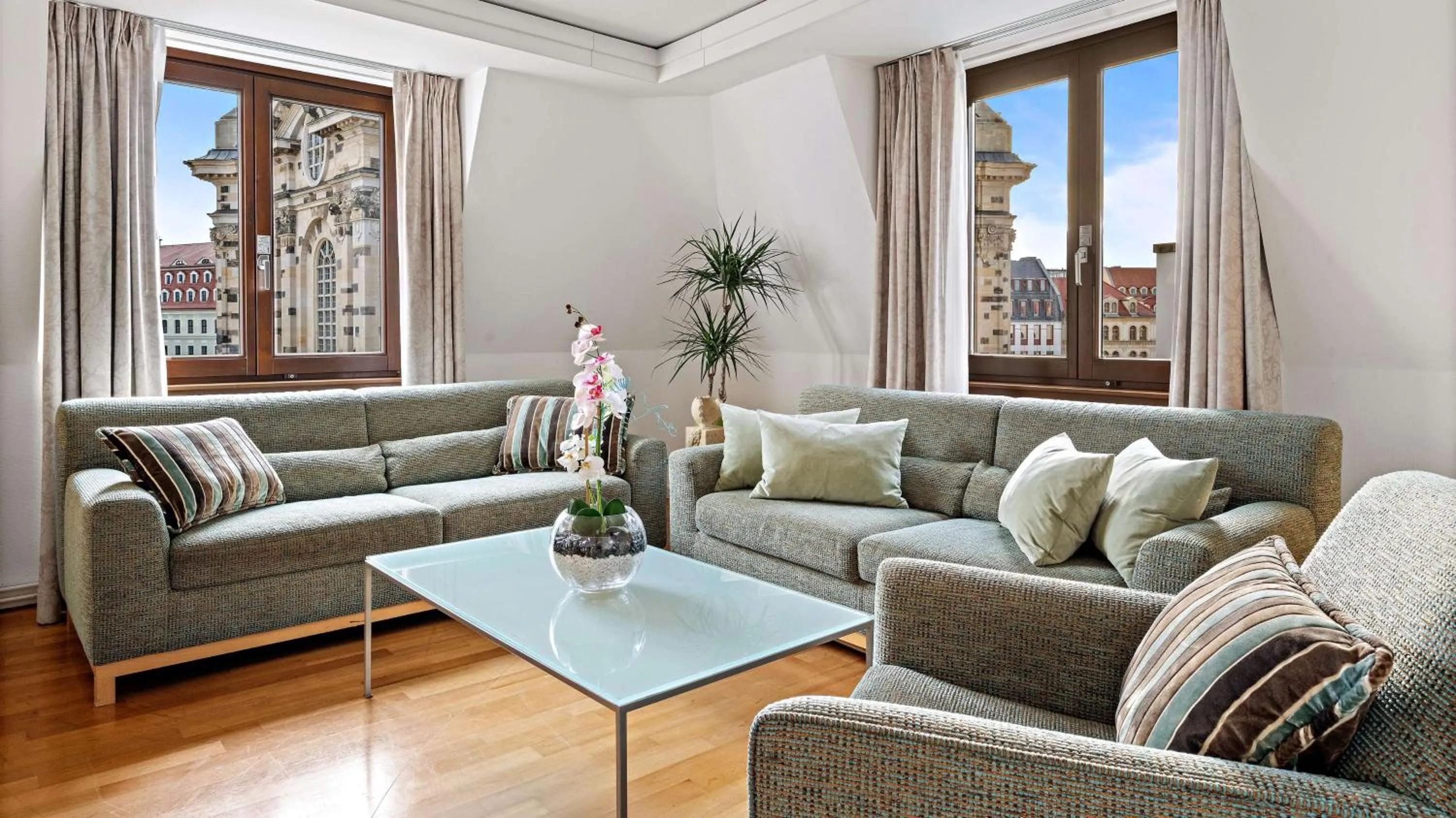 Living room in Hilton Dresden an der Frauenkirche