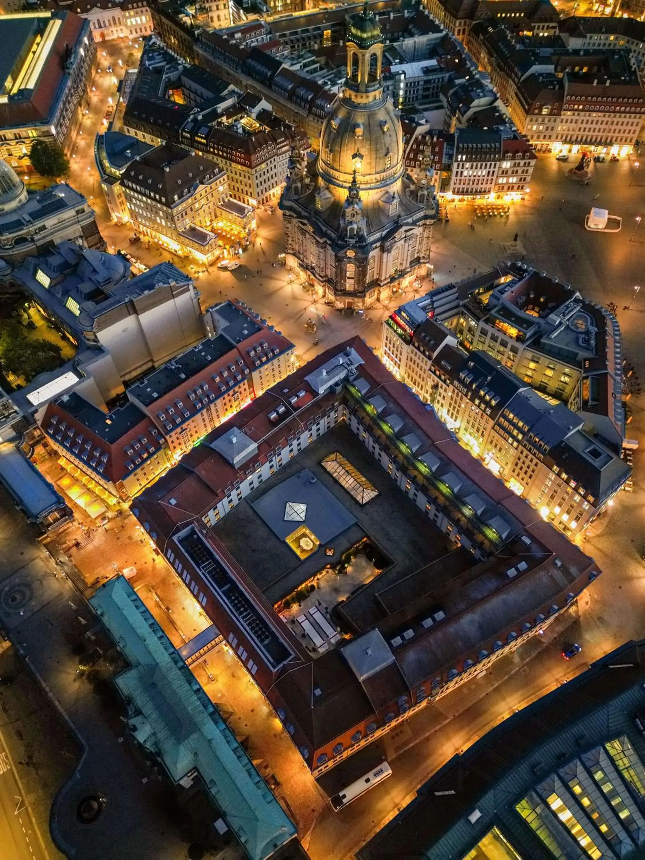 Property building in Hilton Dresden an der Frauenkirche Property building in Hilton Dresden an der Frauenkirche