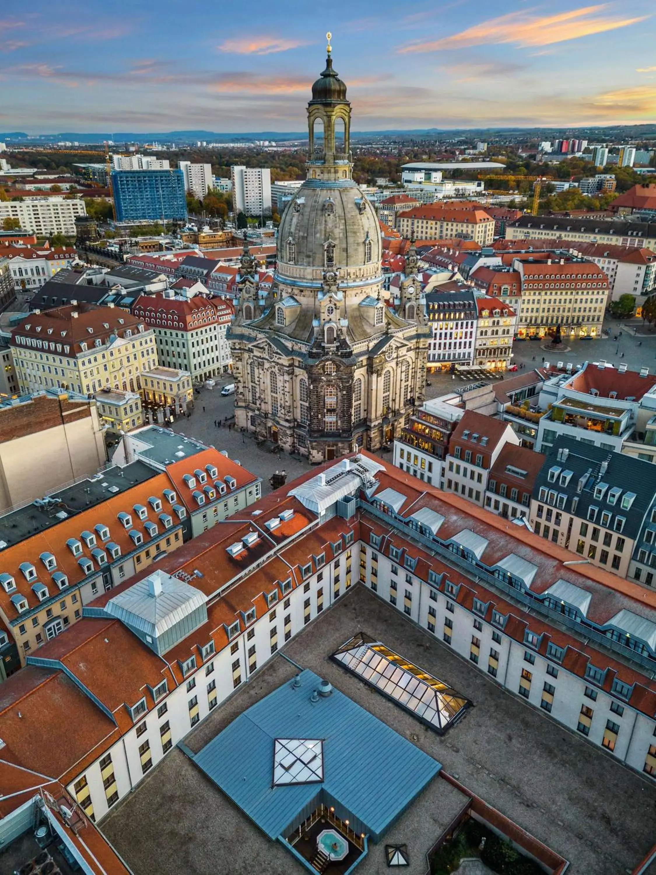 Property building in Hilton Dresden an der Frauenkirche Property building in Hilton Dresden an der Frauenkirche