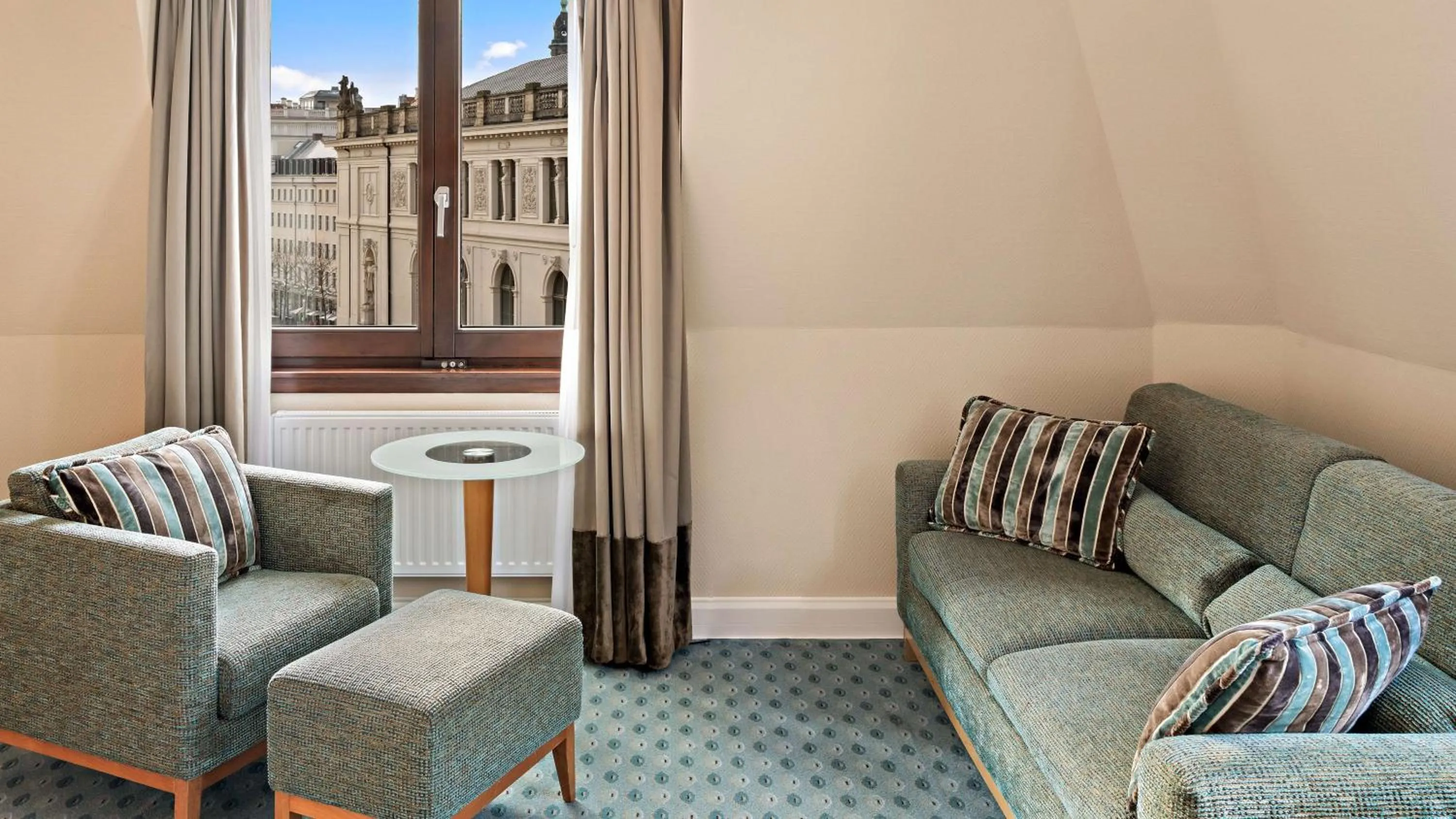 Living room in Hilton Dresden an der Frauenkirche