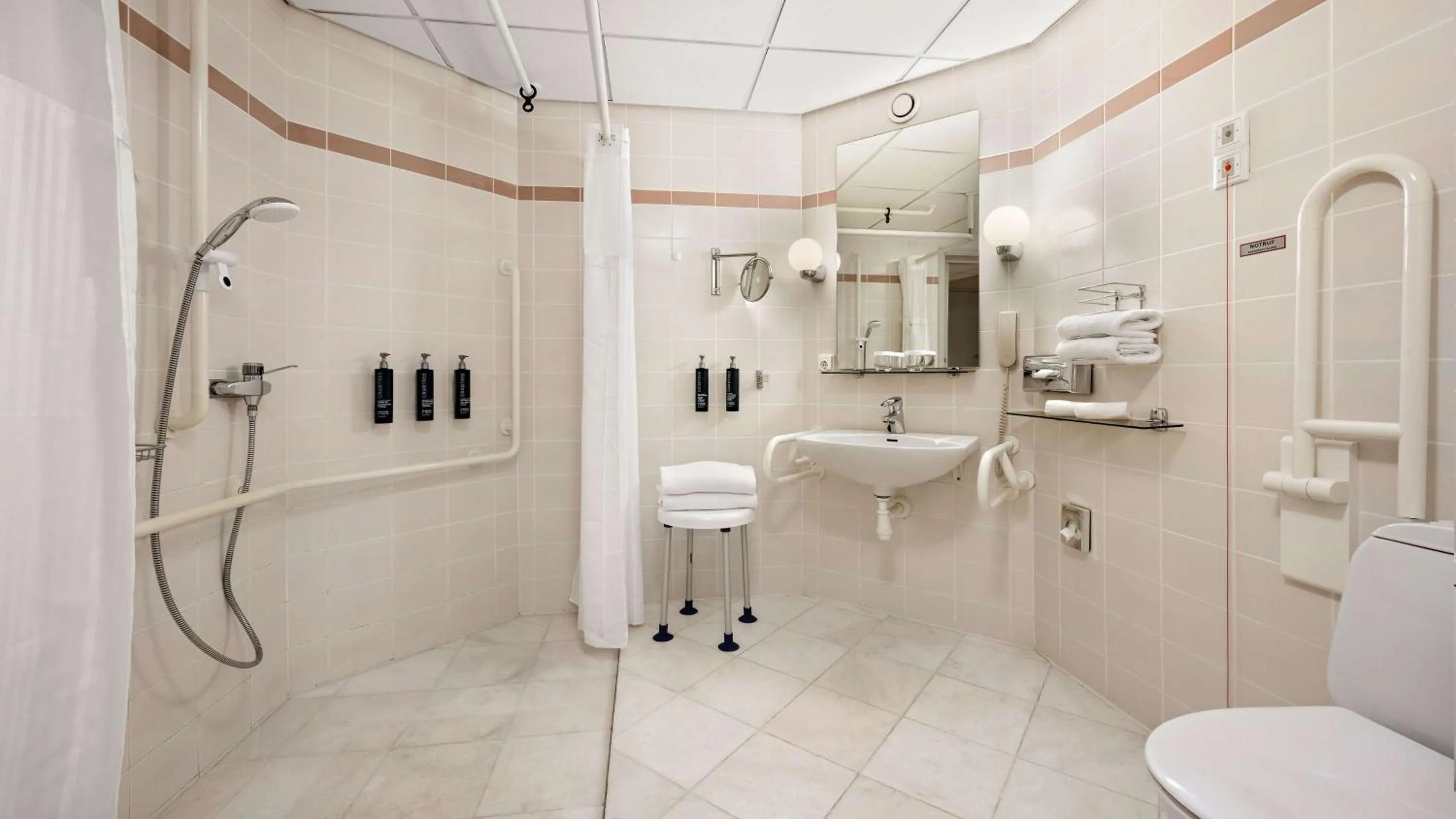 Bathroom in Hilton Dresden an der Frauenkirche