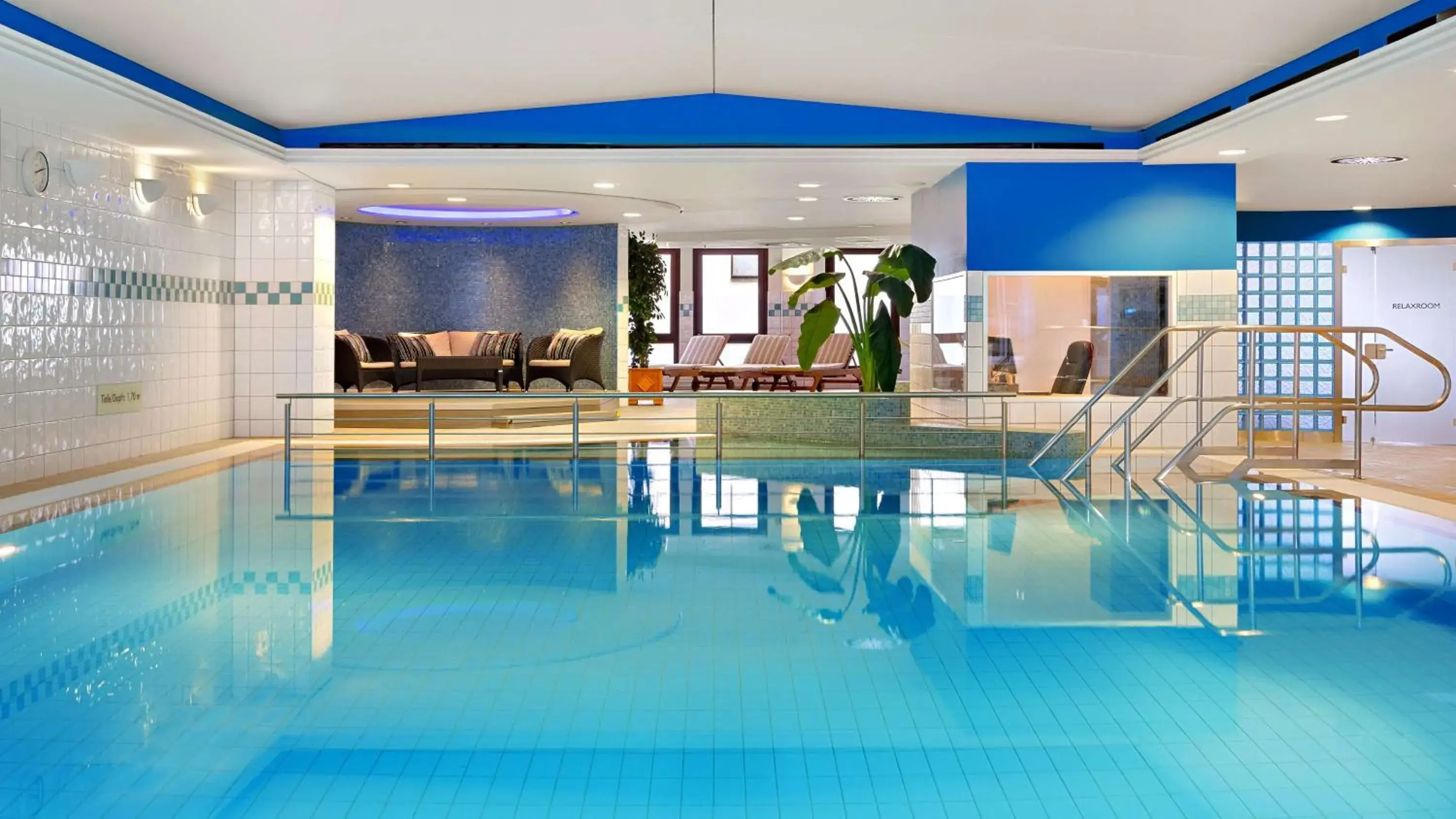 Pool view in Hilton Dresden an der Frauenkirche Pool view in Hilton Dresden an der Frauenkirche