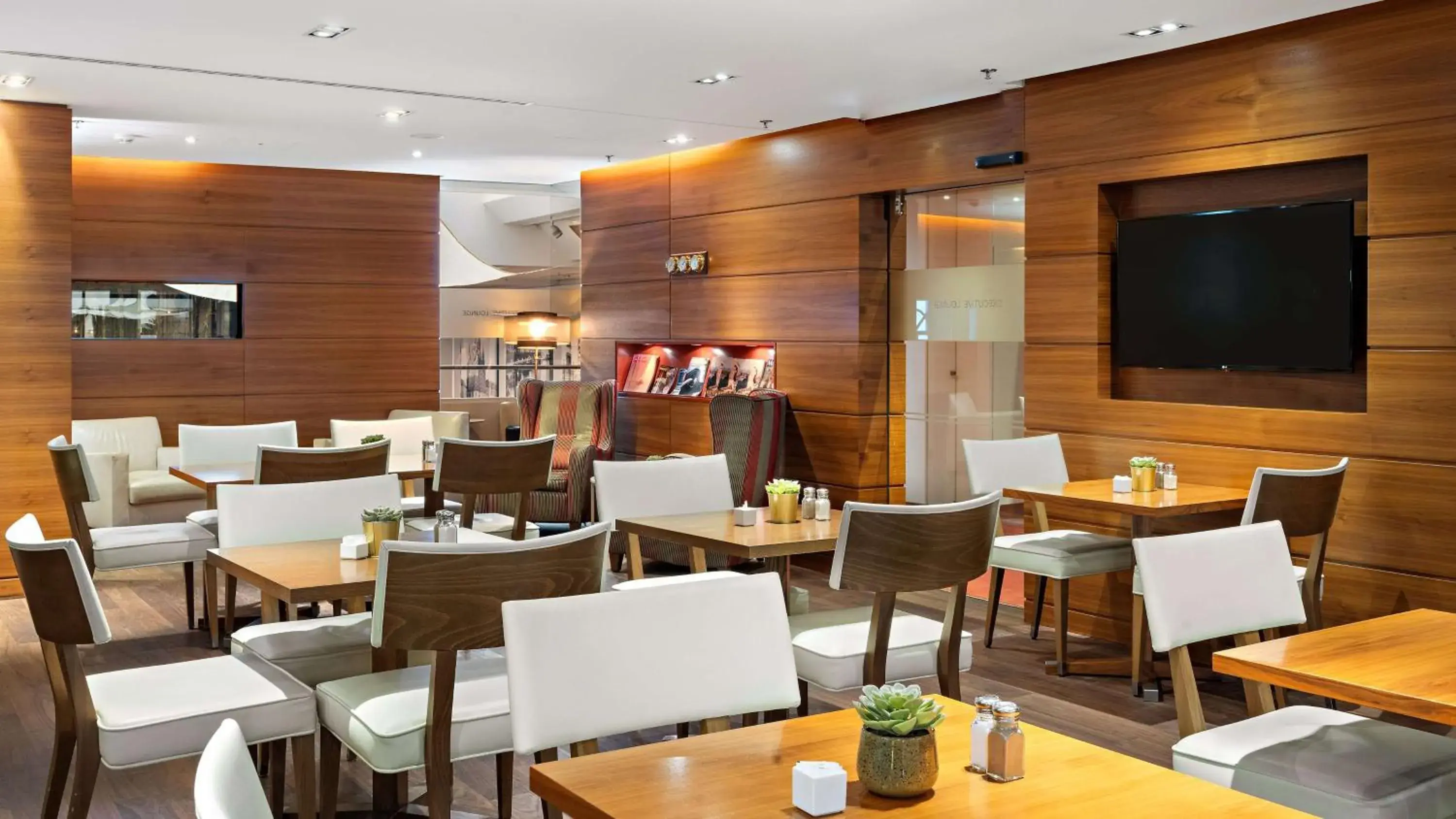 Property building in Hilton Dresden an der Frauenkirche Property building in Hilton Dresden an der Frauenkirche