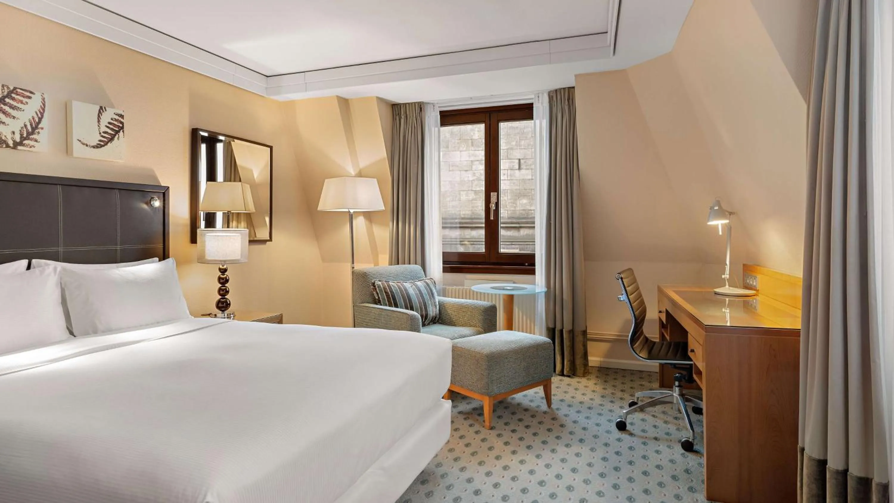 Bed in Hilton Dresden an der Frauenkirche