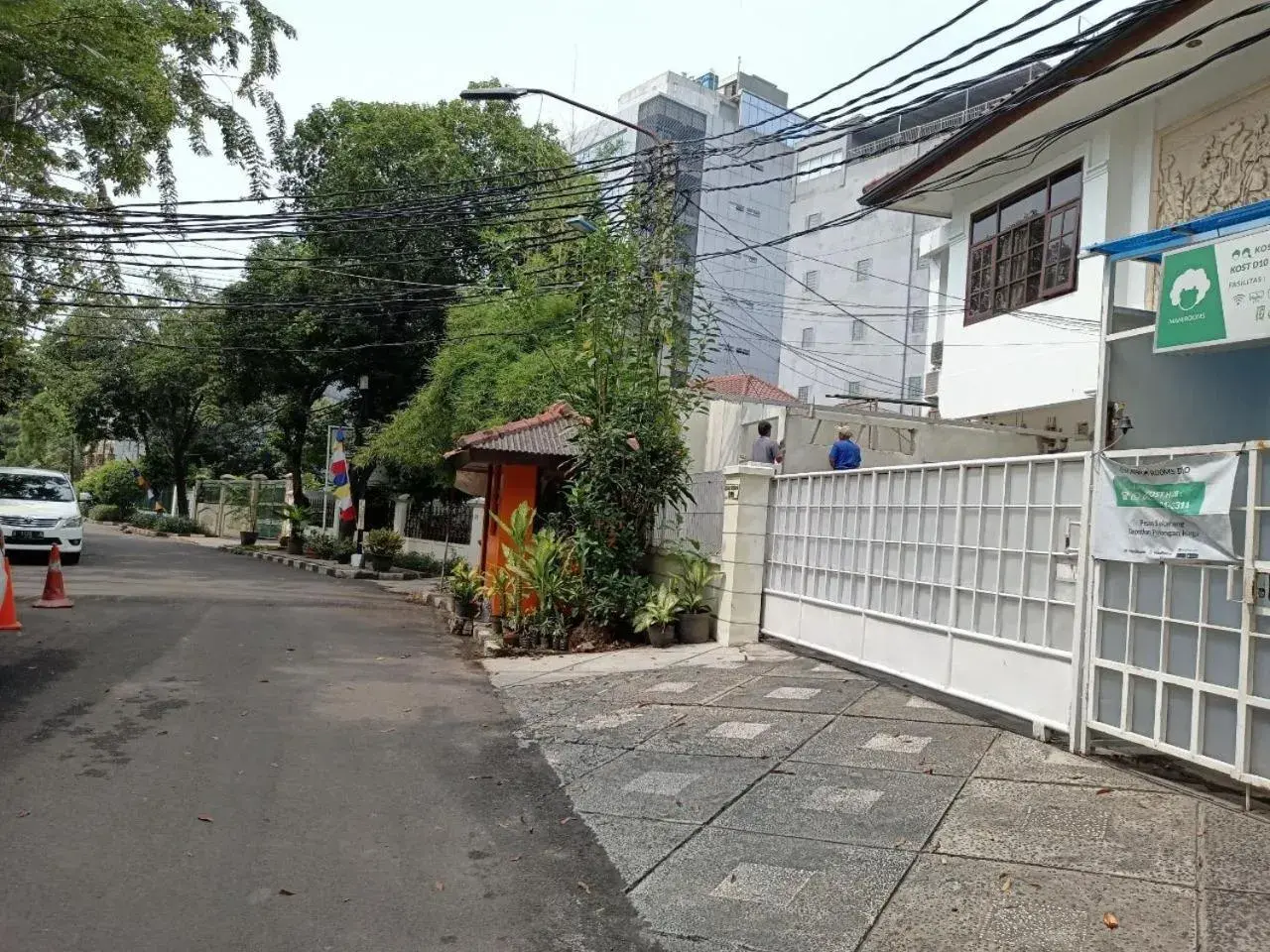 Facade/entrance in Susilo Residence 10 Facade/entrance in Susilo Residence 10