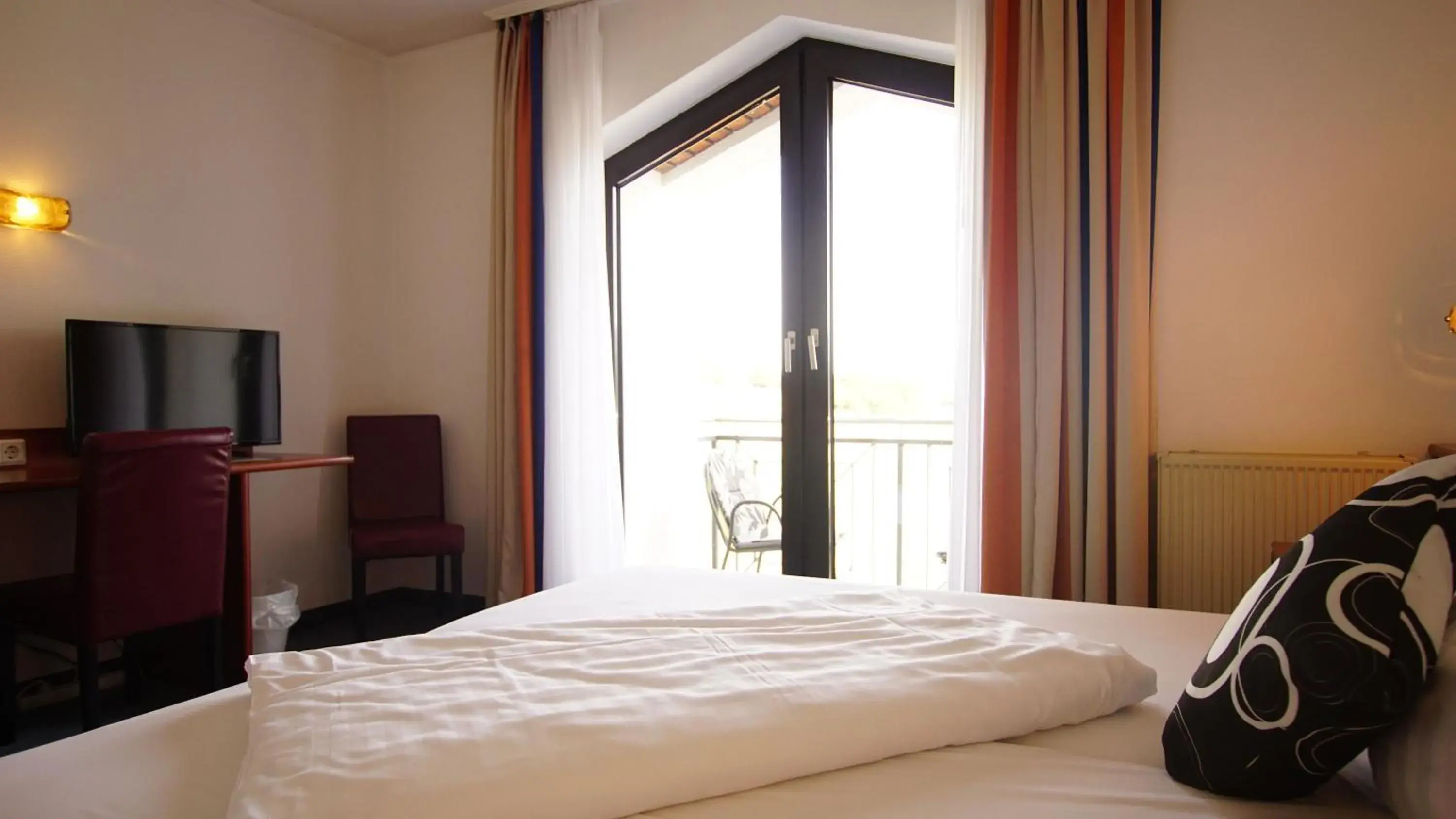 Photo of the whole room, Bed in Hotel Tannenhof Haiger Photo of the whole room, Bed in Hotel Tannenhof Haiger