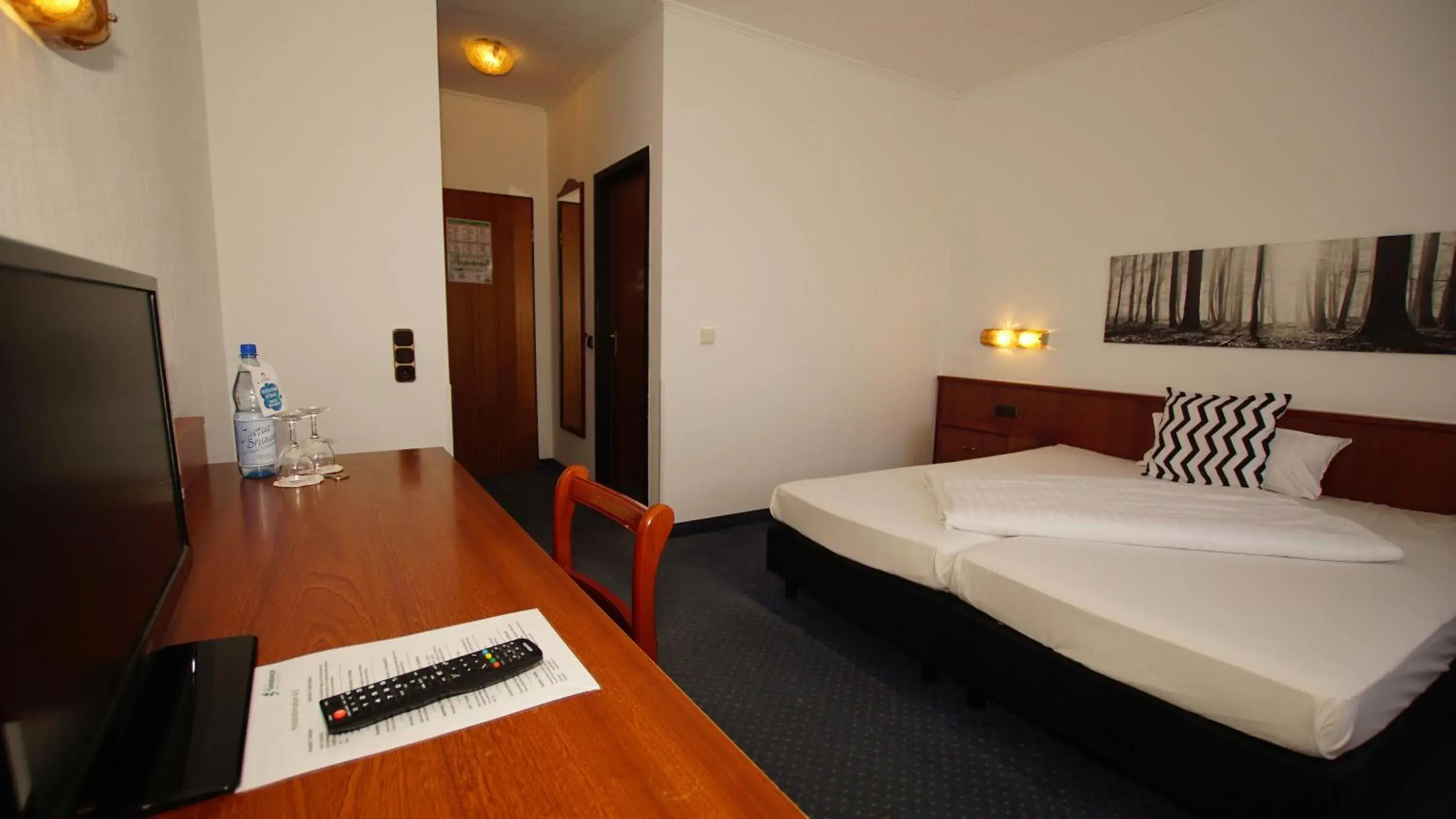 Photo of the whole room, Bed in Hotel Tannenhof Haiger Photo of the whole room, Bed in Hotel Tannenhof Haiger