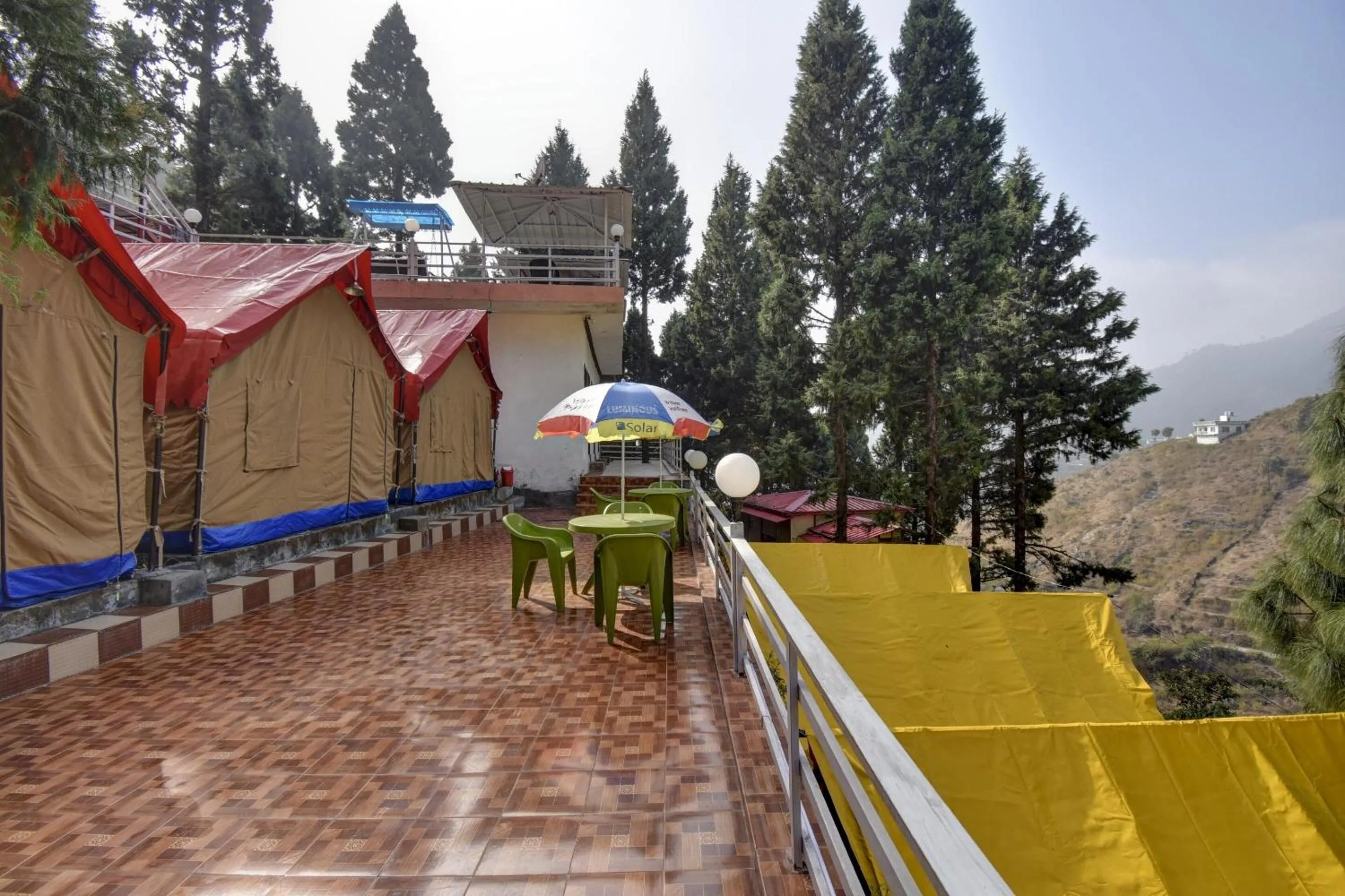 Facade/entrance in Hotel O by OYO Pine Tree