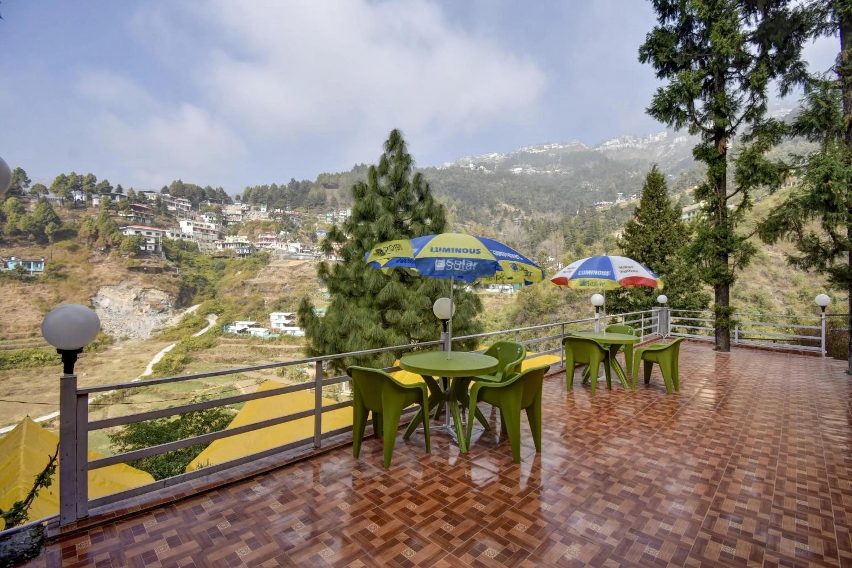 Lobby or reception in Hotel O by OYO Pine Tree