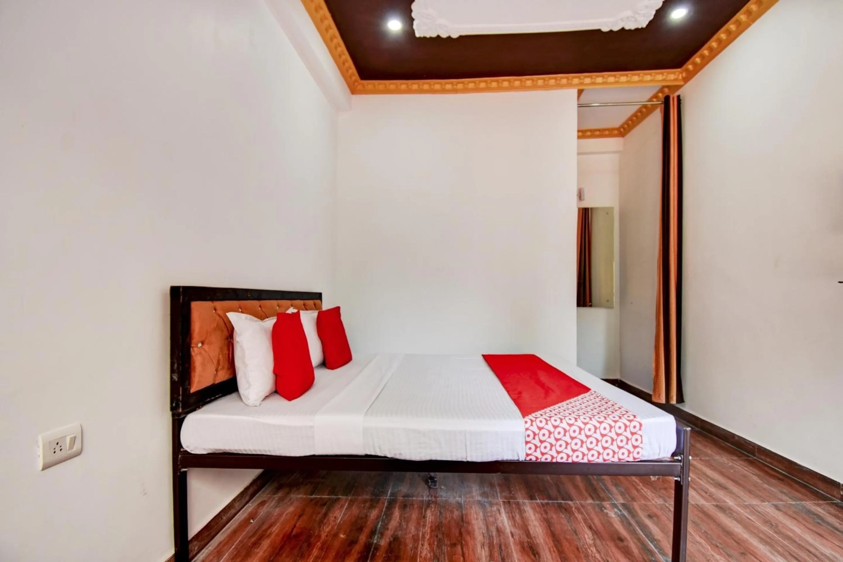 Bedroom, Bed in Hotel O by OYO Pine Tree